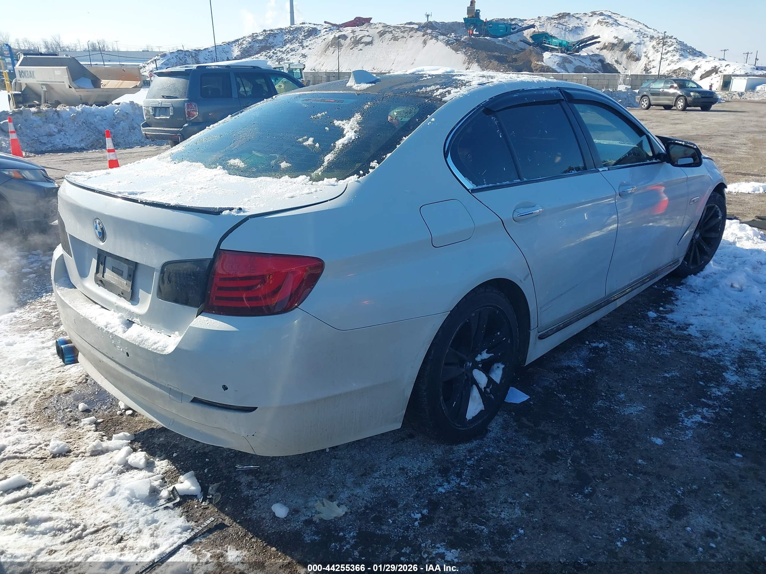 BMW 528I image 4