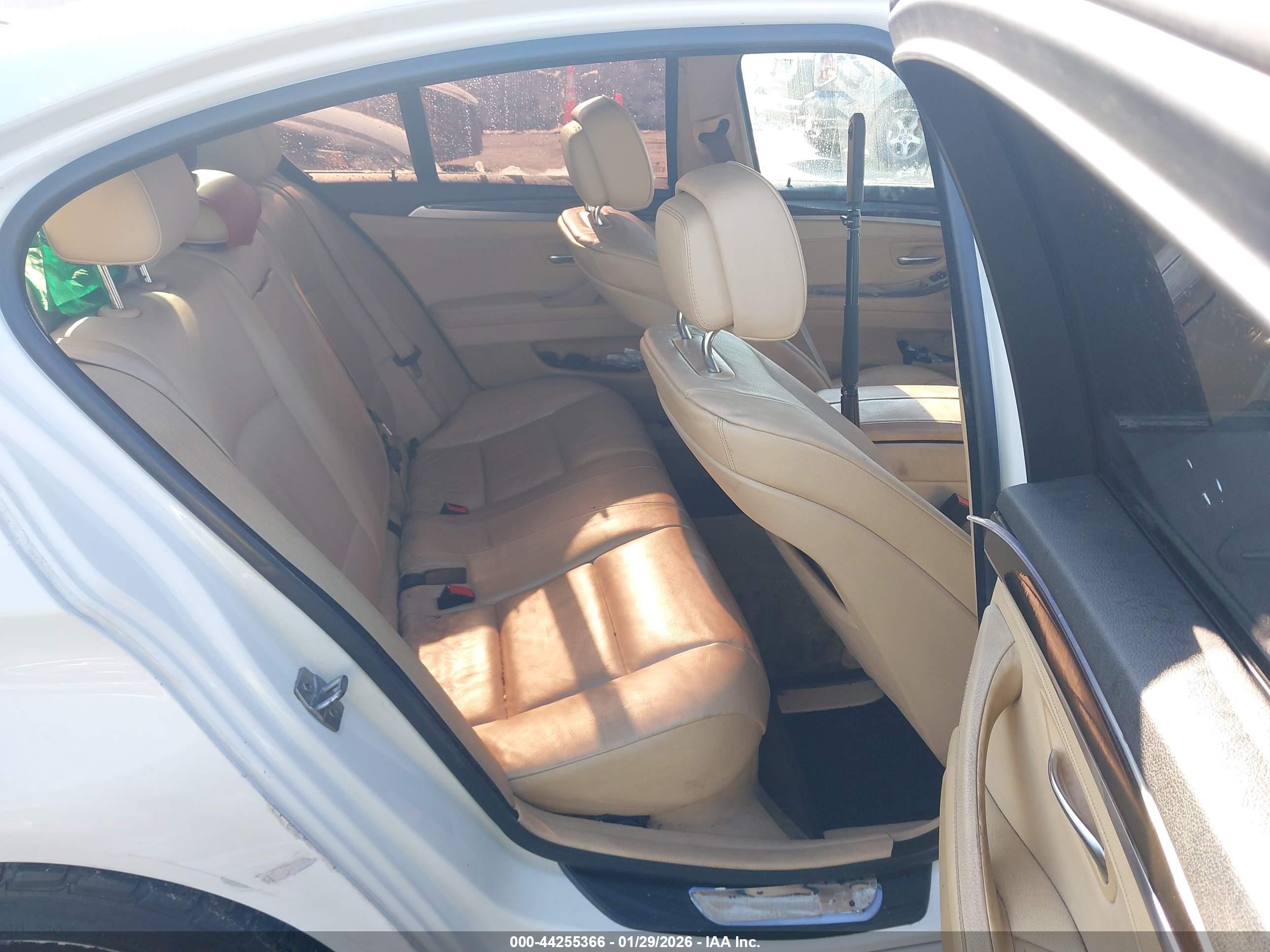 BMW 528I image 8