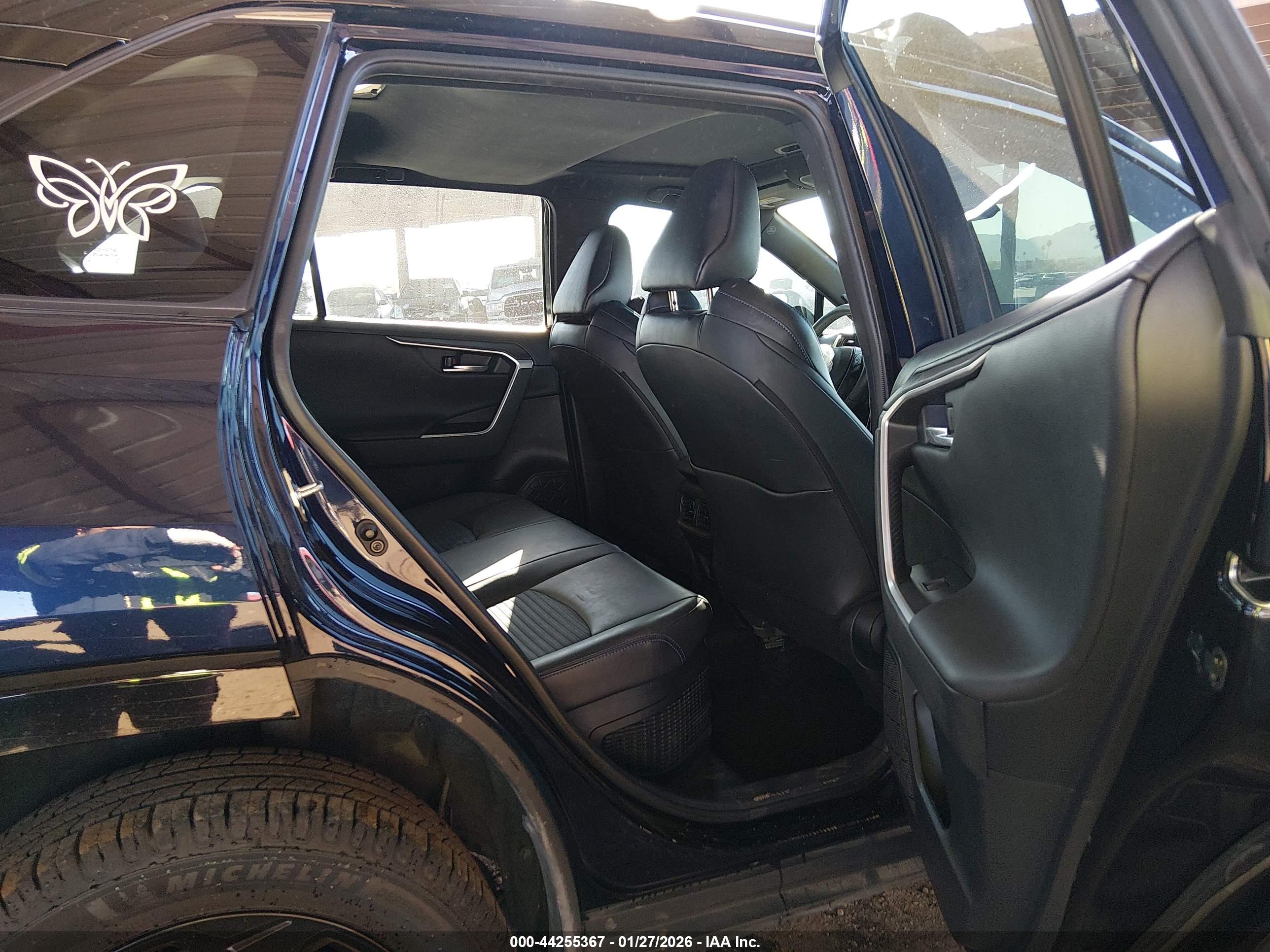 TOYOTA RAV4 image 8