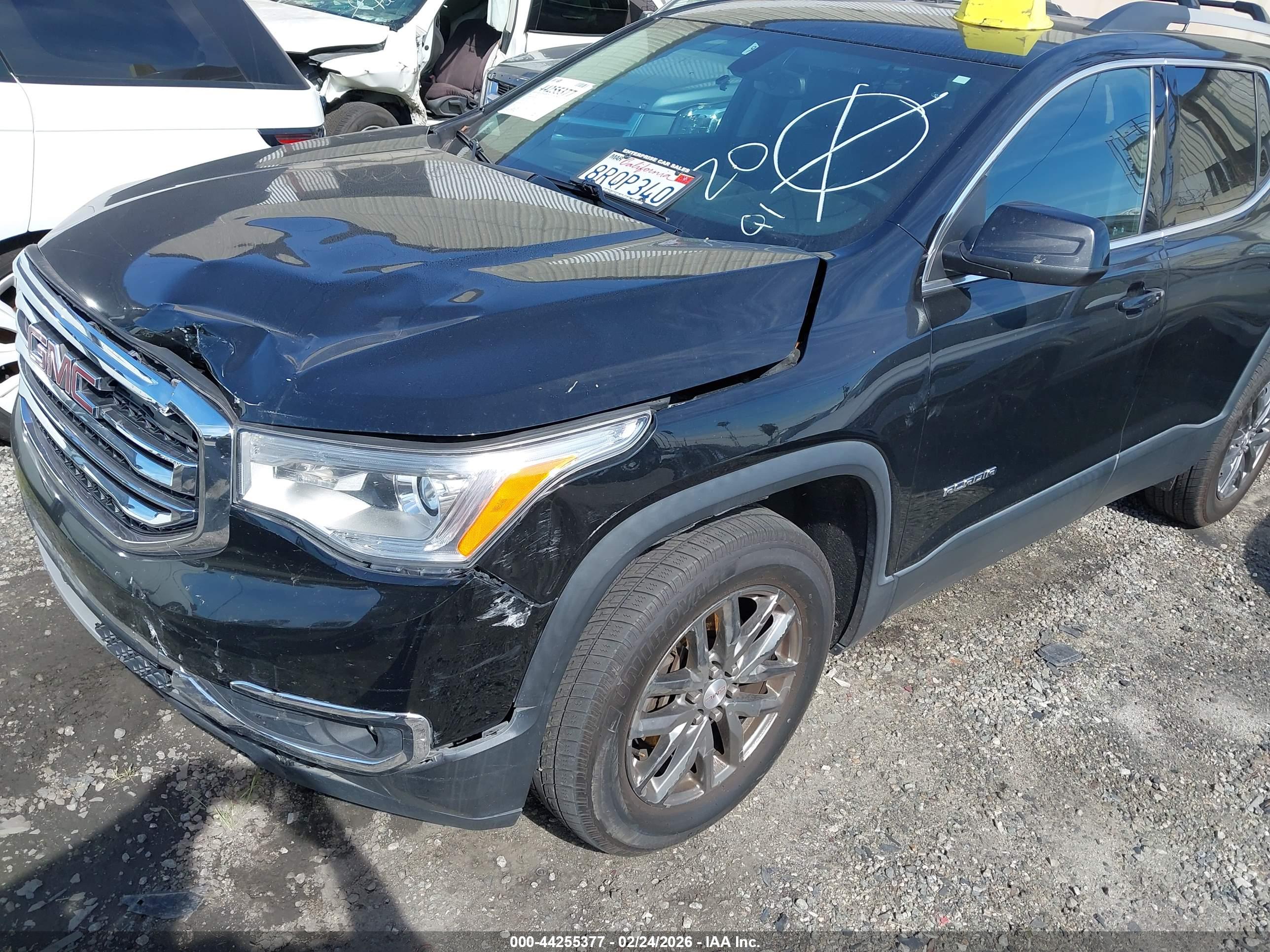 GMC ACADIA image 2
