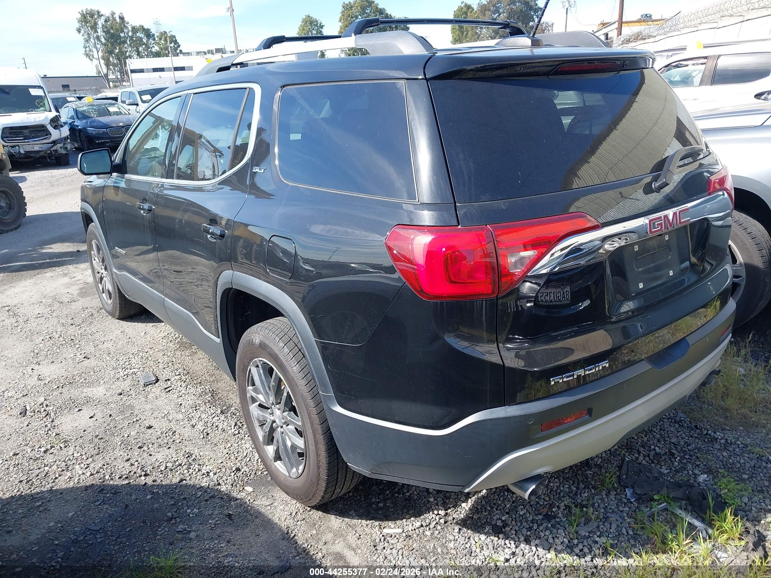 GMC ACADIA image 3