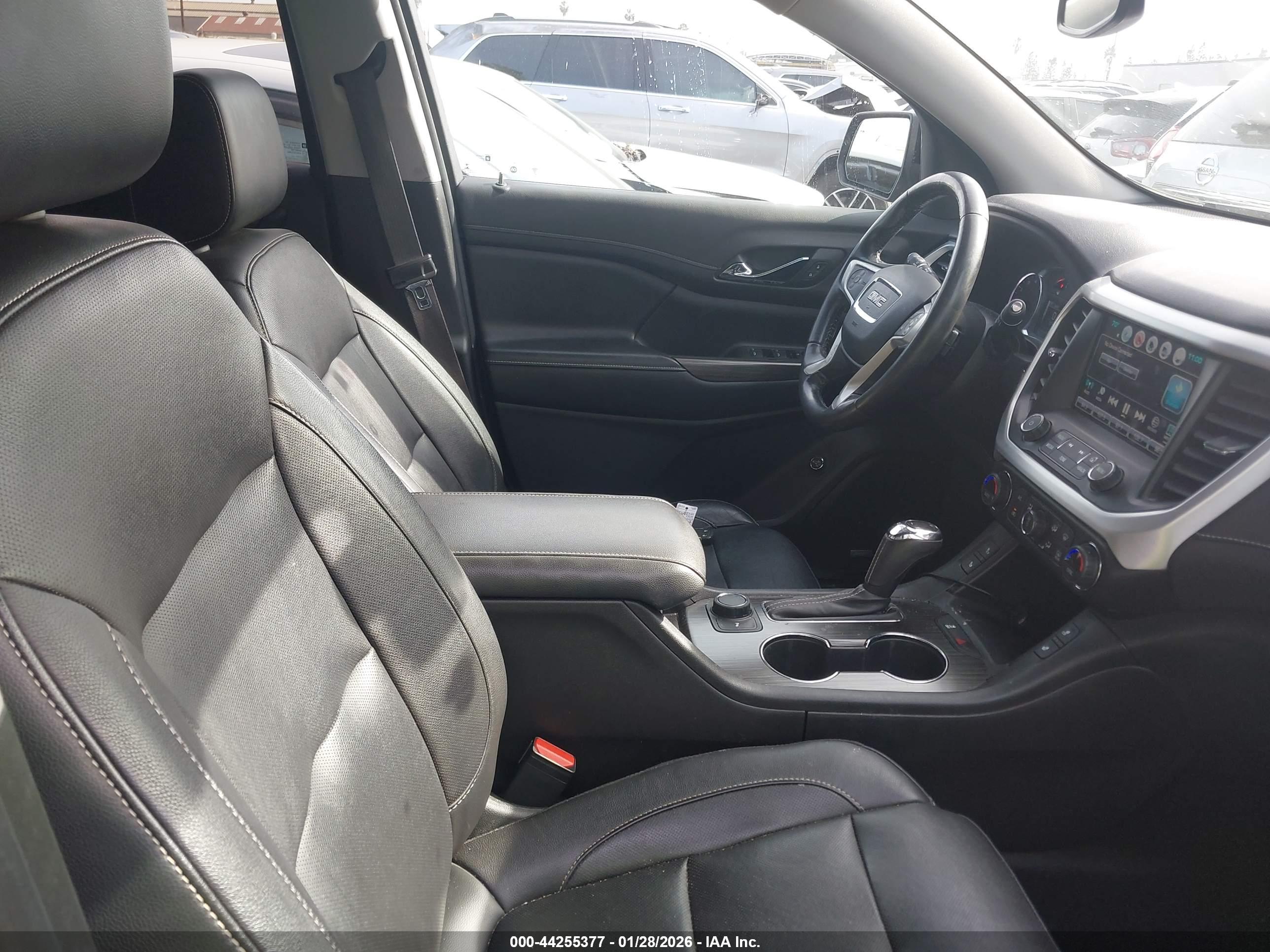 GMC ACADIA image 5