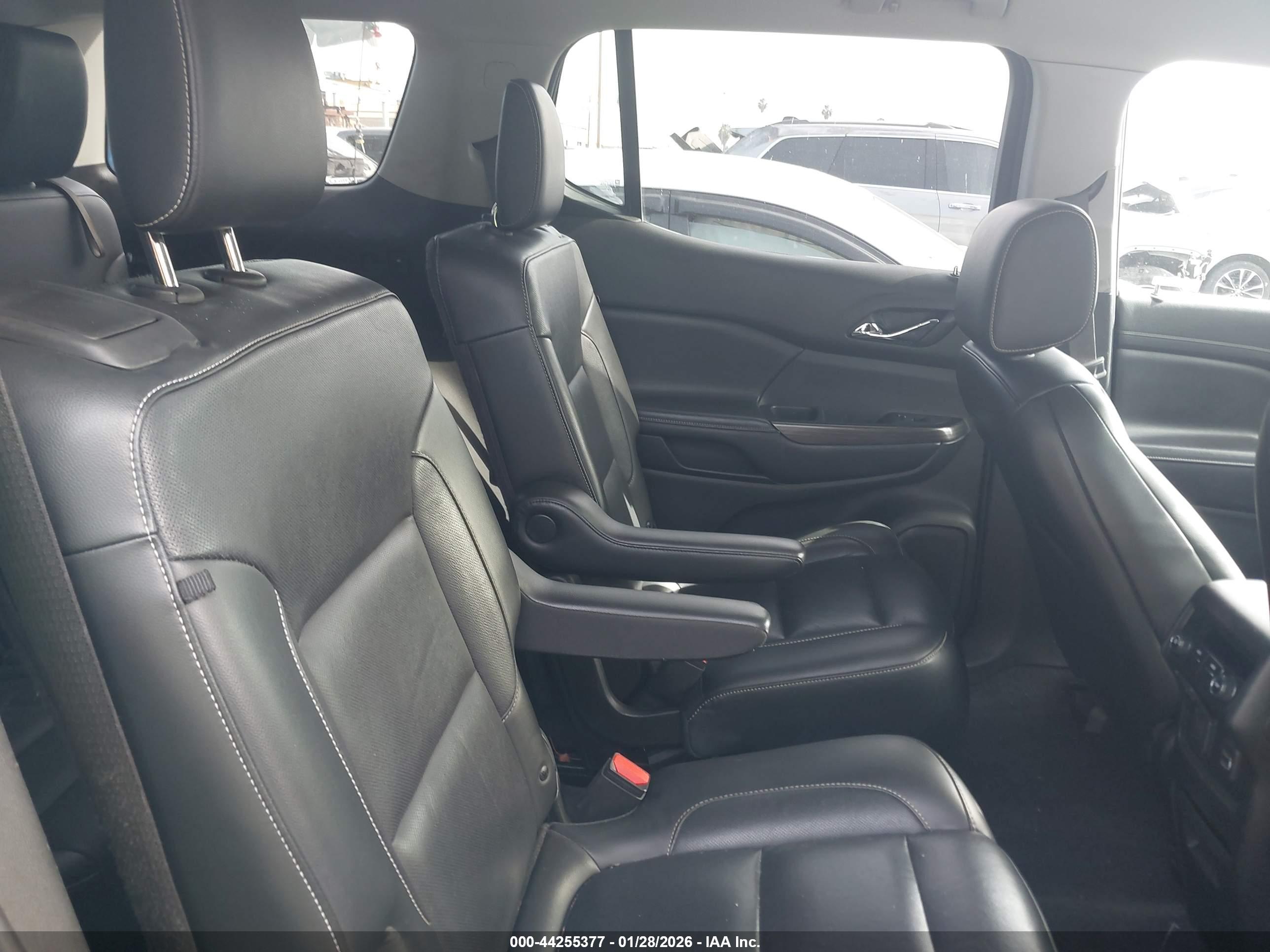 GMC ACADIA image 8