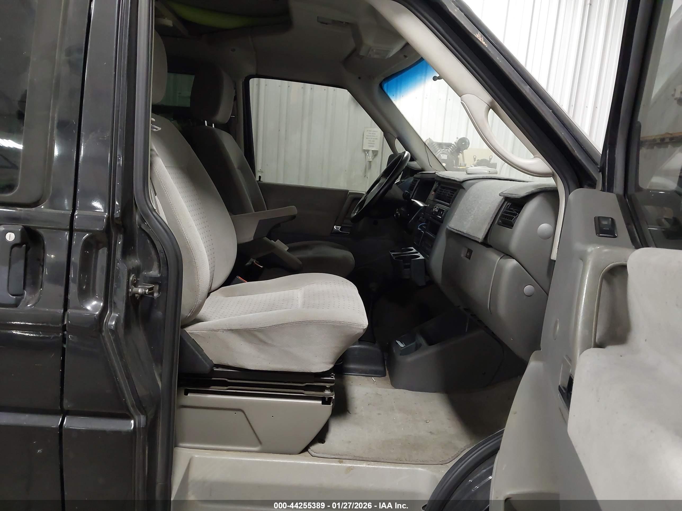 VOLKSWAGEN EUROVAN image 5