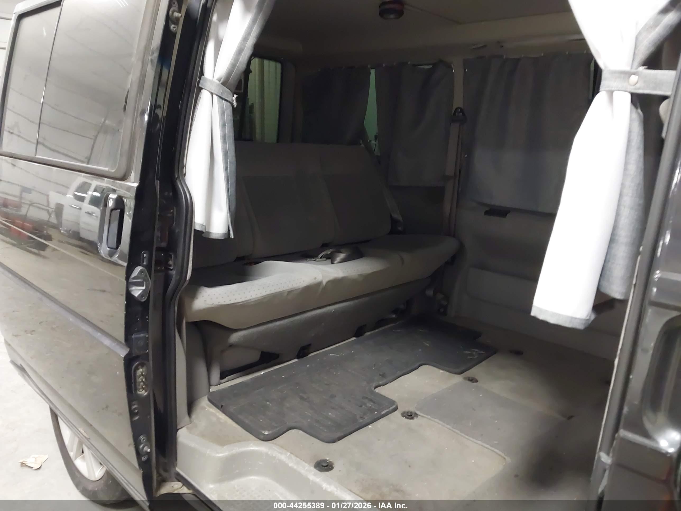 VOLKSWAGEN EUROVAN image 8