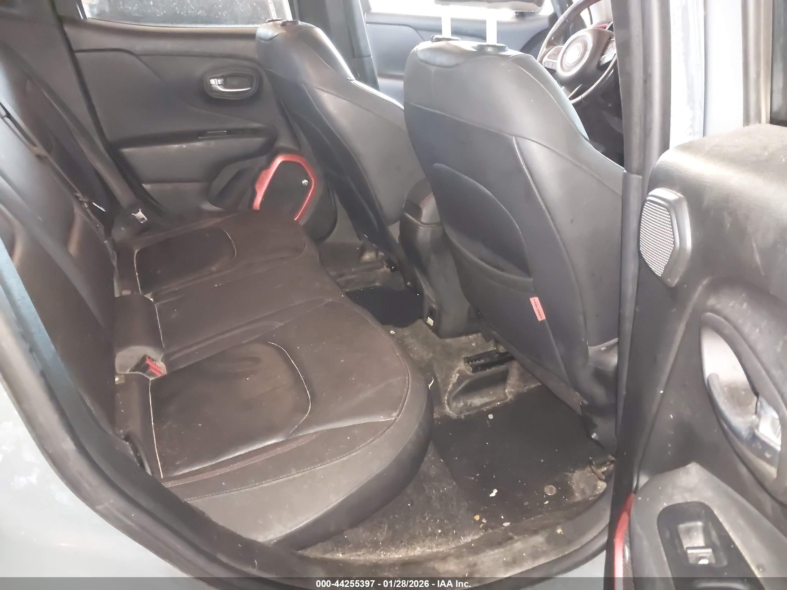 JEEP RENEGADE image 8