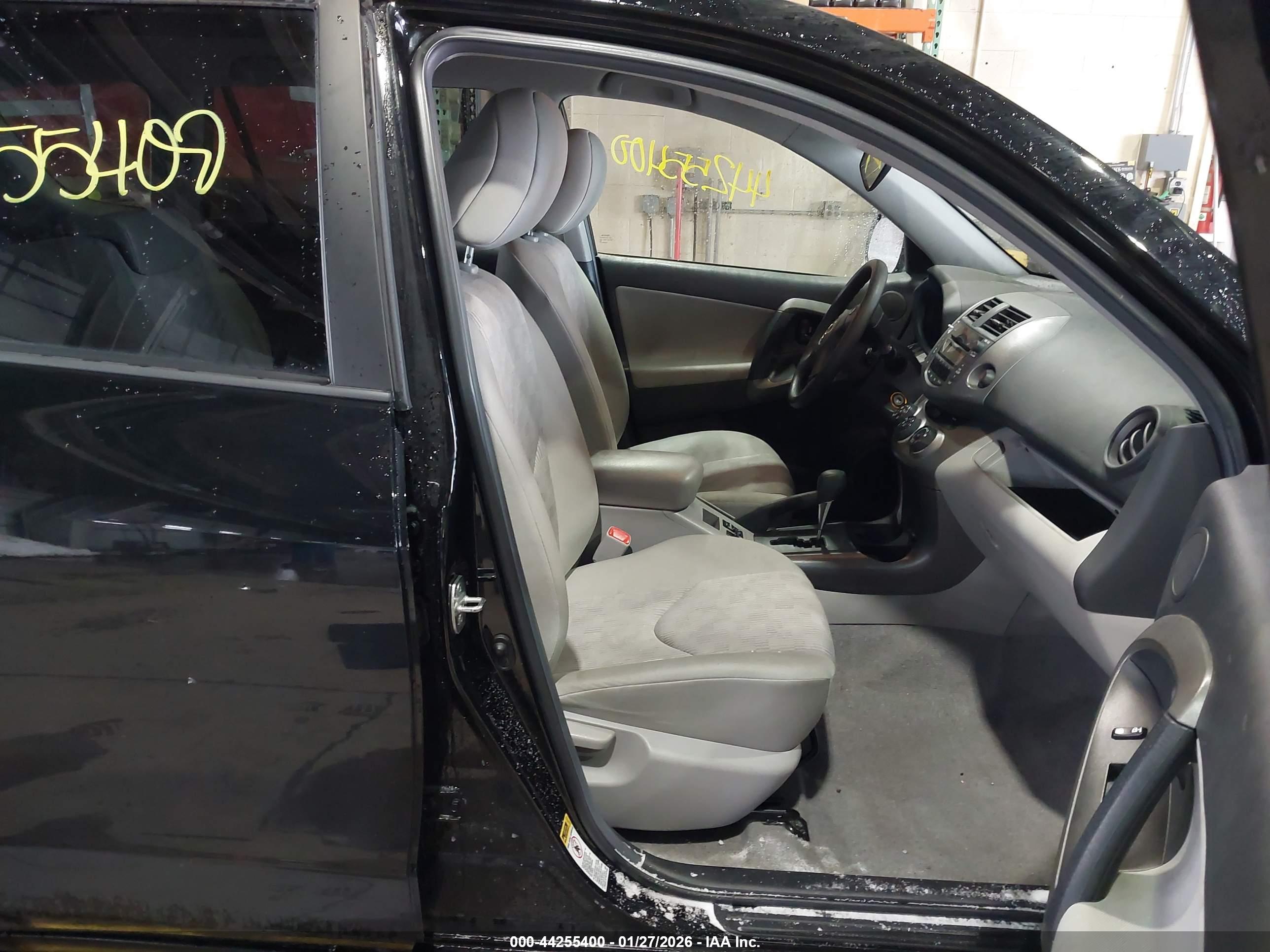 TOYOTA RAV4 image 5