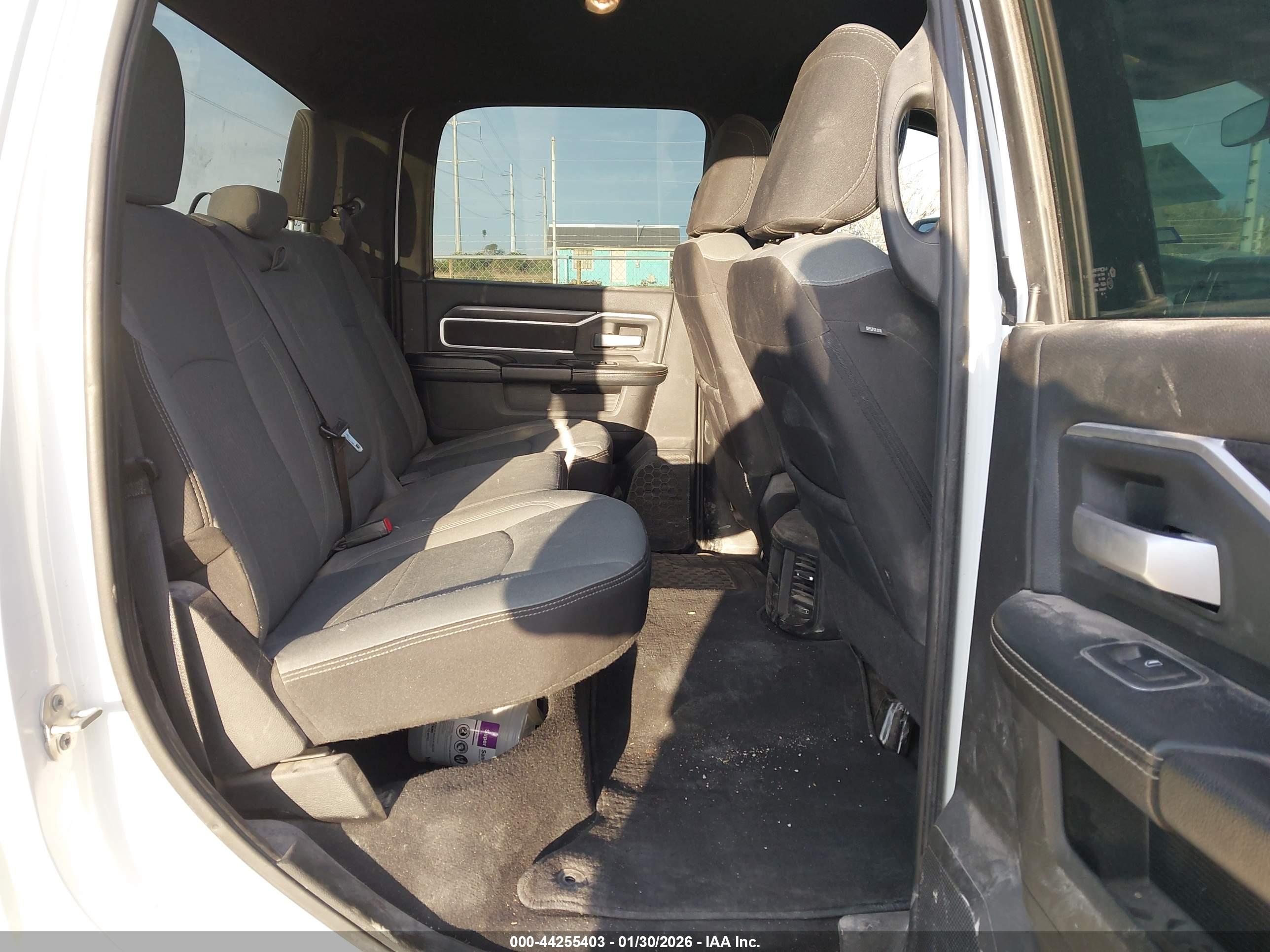 RAM 2500 image 8