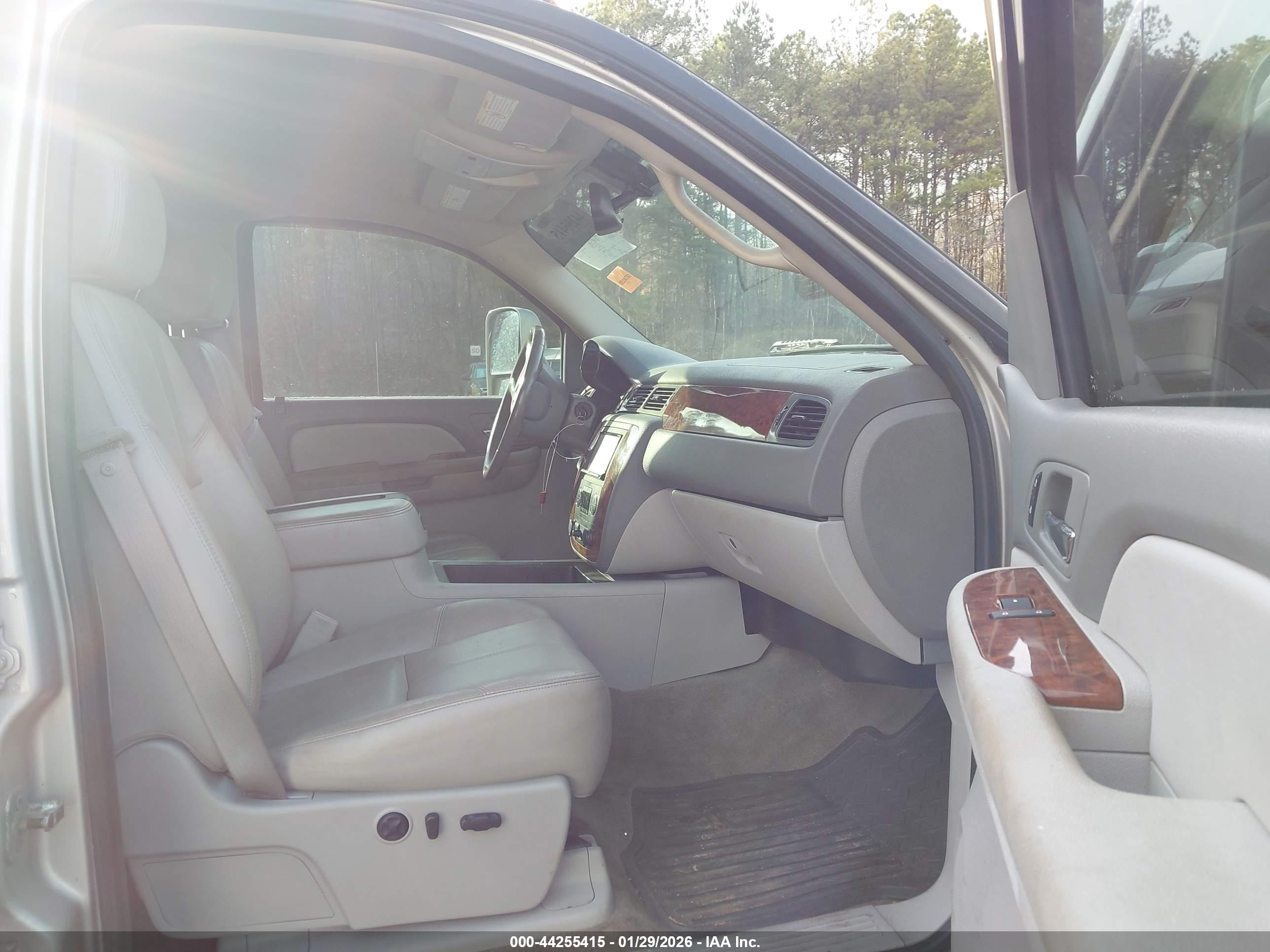 CHEVROLET SILVERADO image 5
