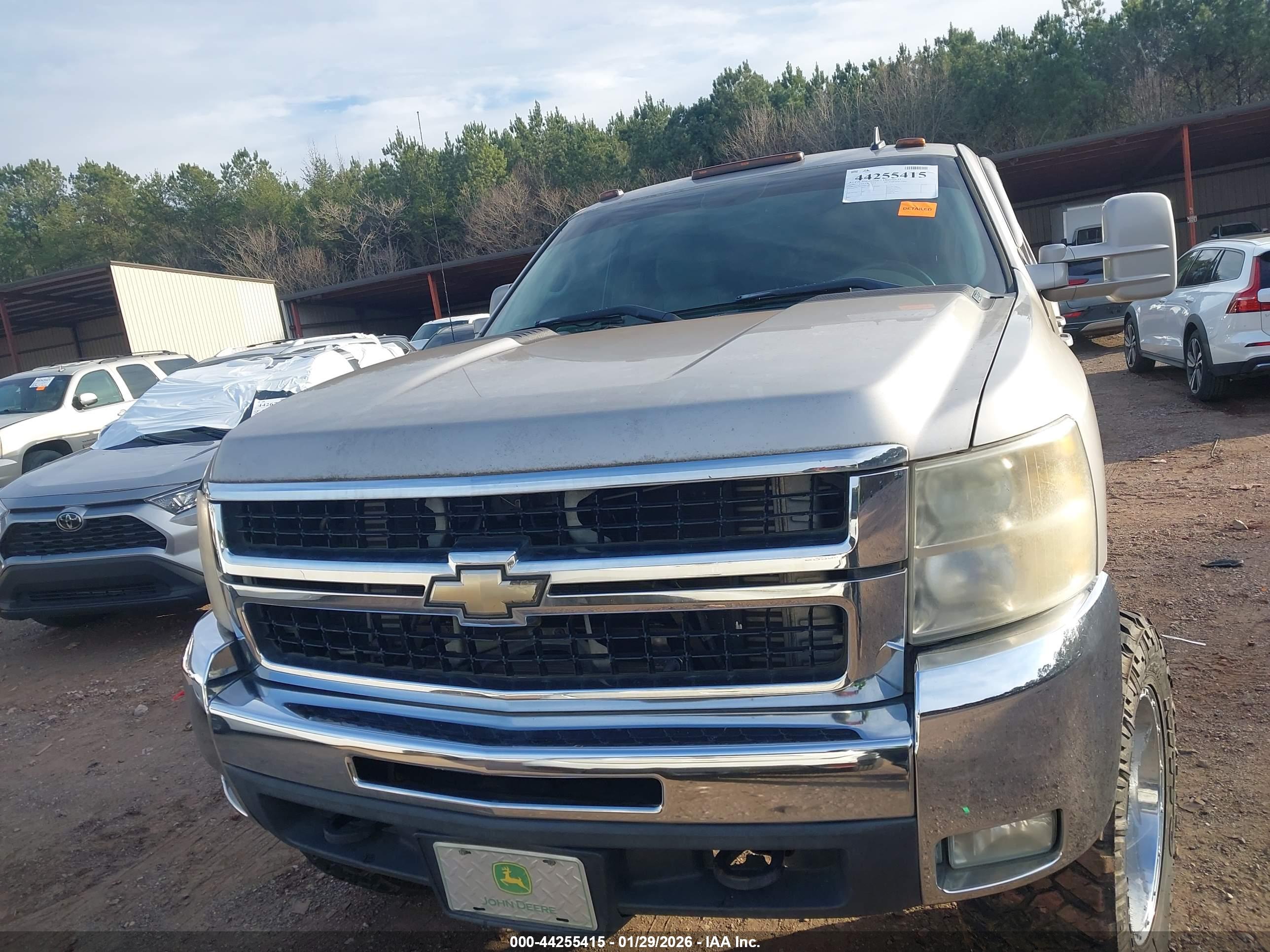CHEVROLET SILVERADO image 6