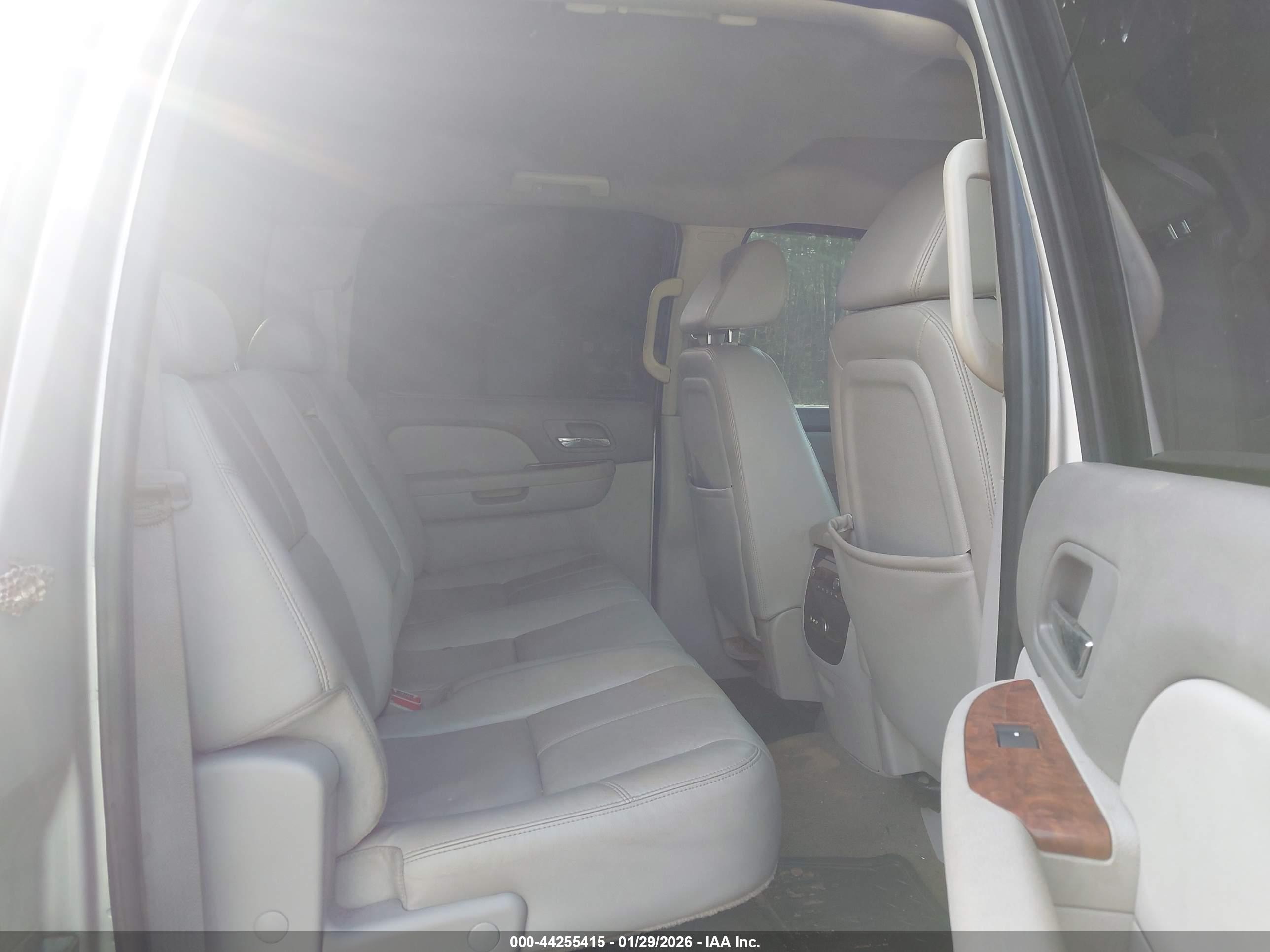 CHEVROLET SILVERADO image 8