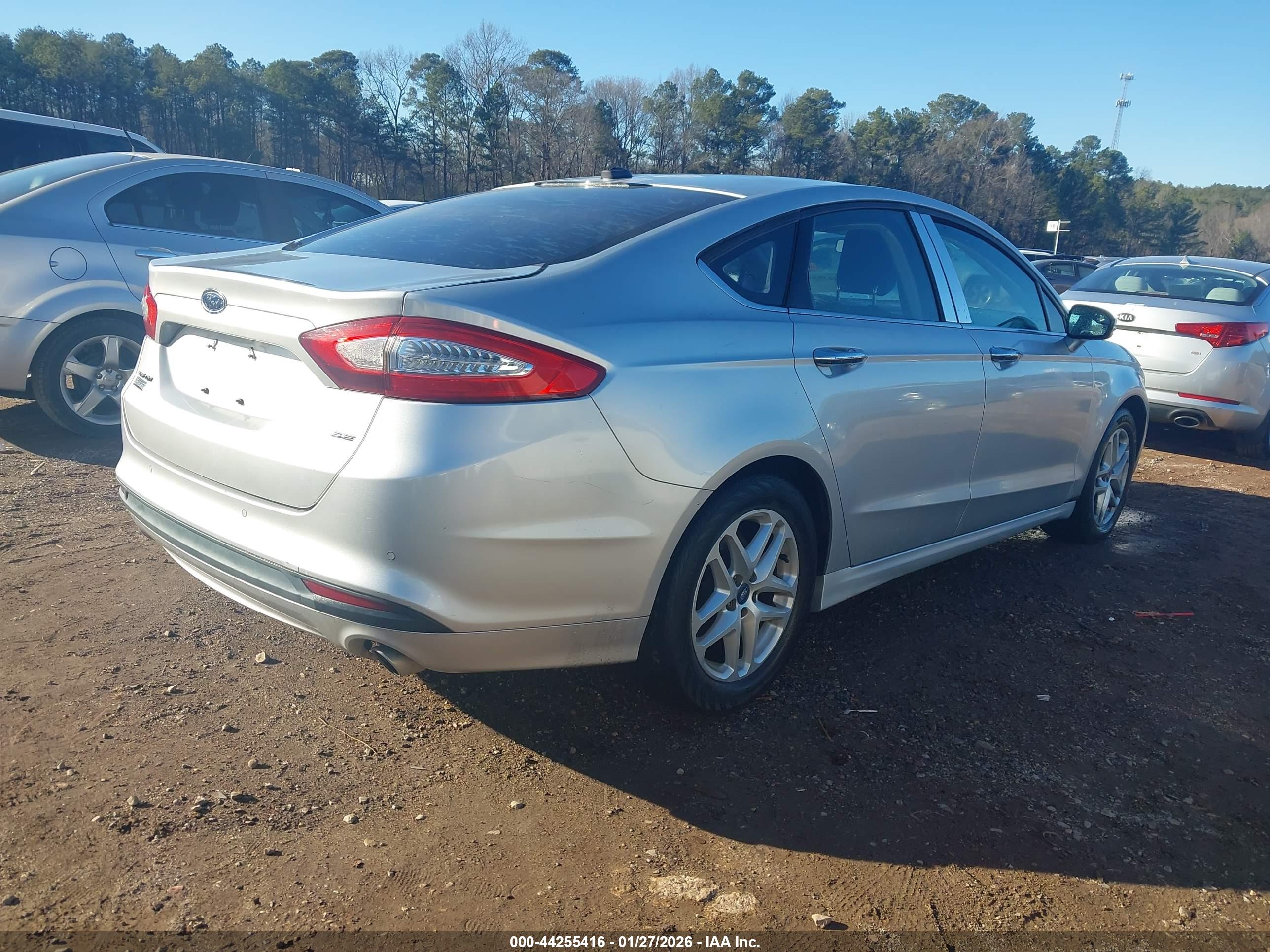 FORD FUSION image 4