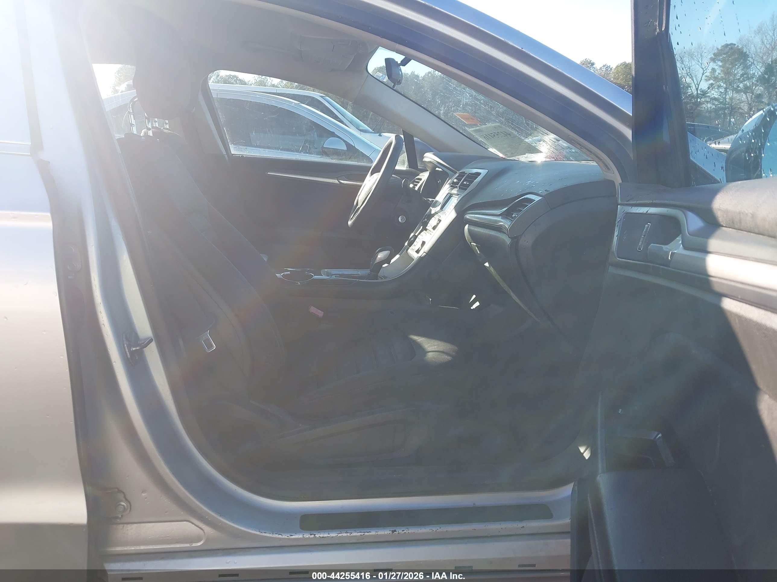 FORD FUSION image 5