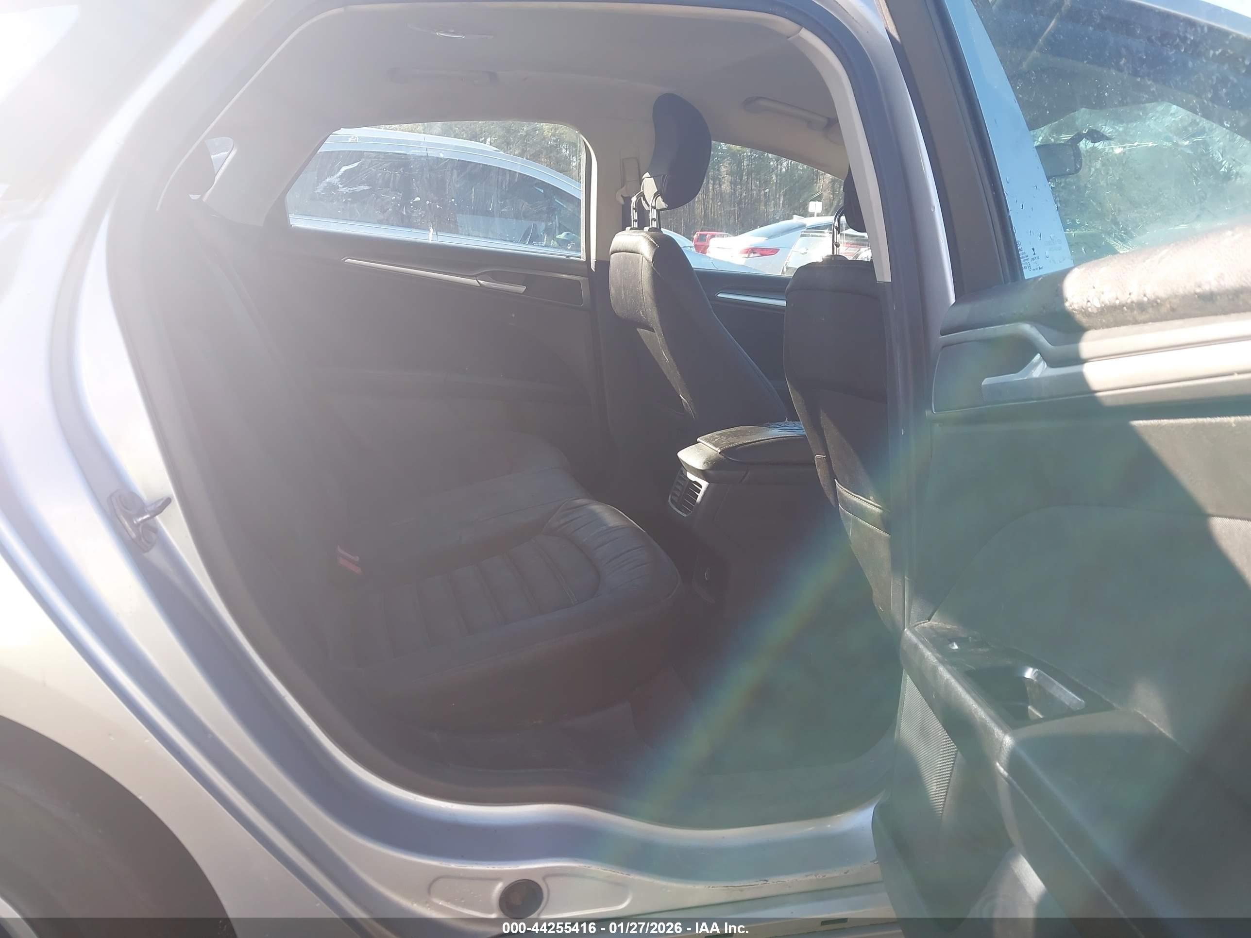 FORD FUSION image 8