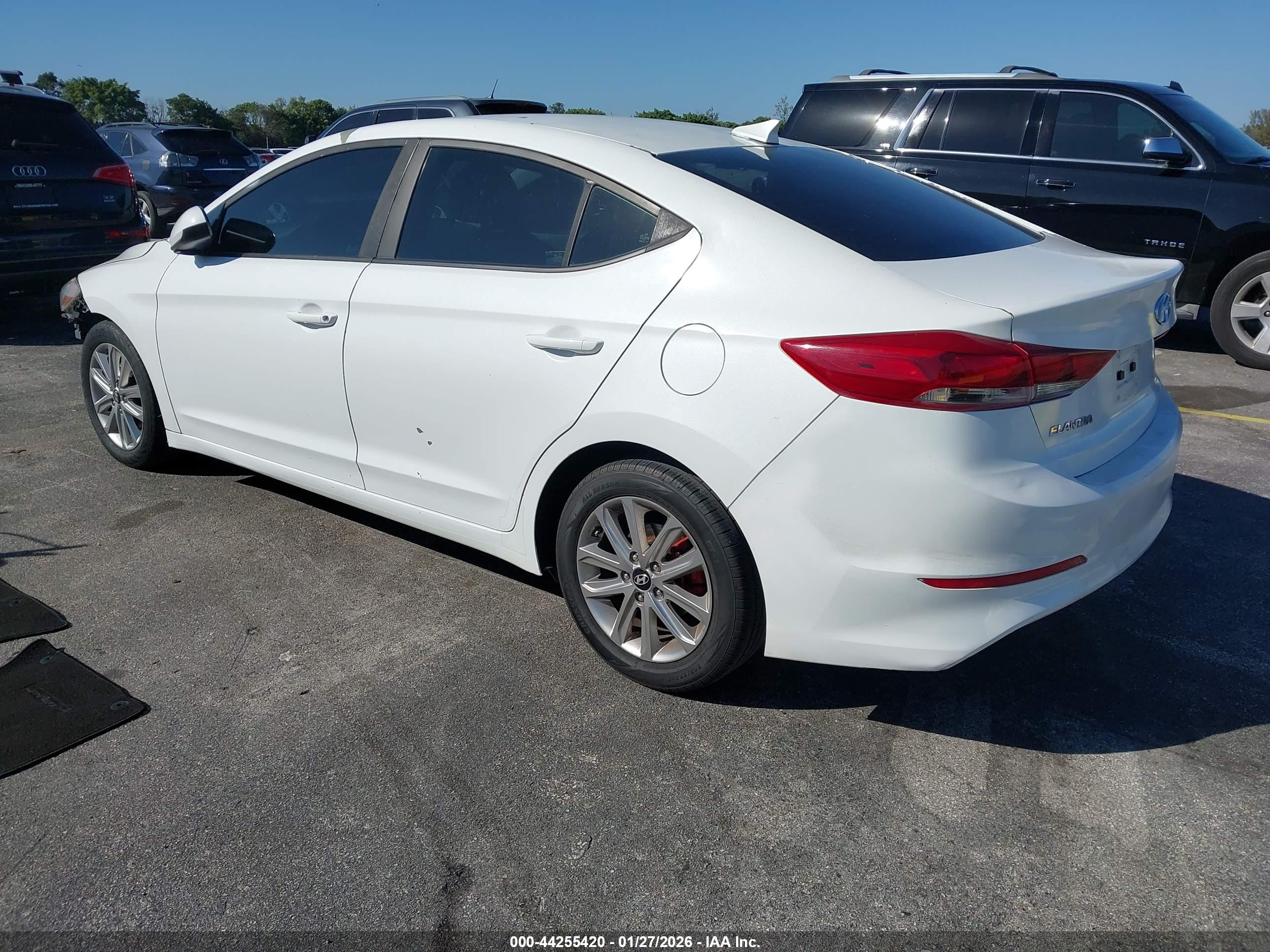 HYUNDAI ELANTRA image 3