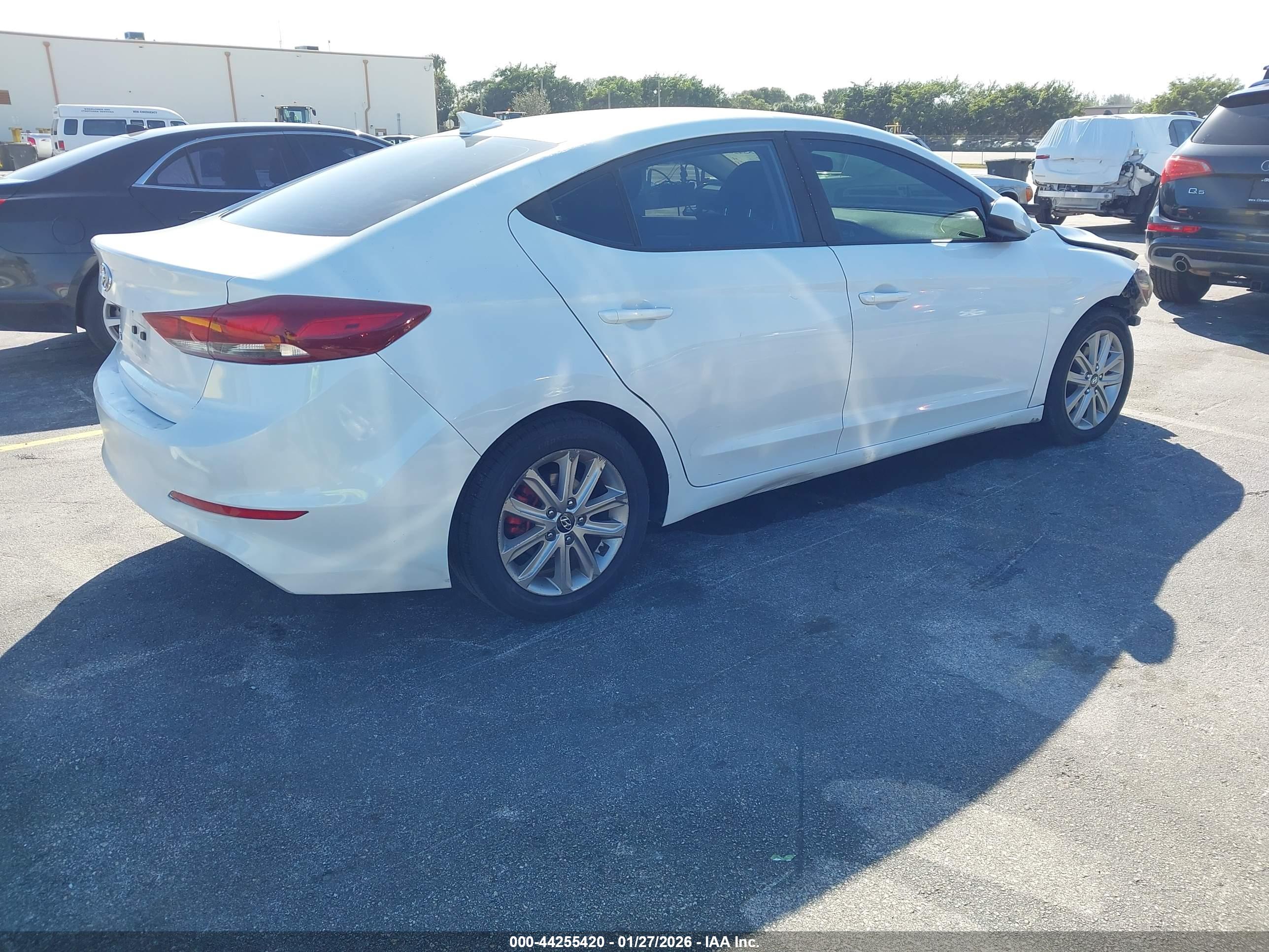 HYUNDAI ELANTRA image 4