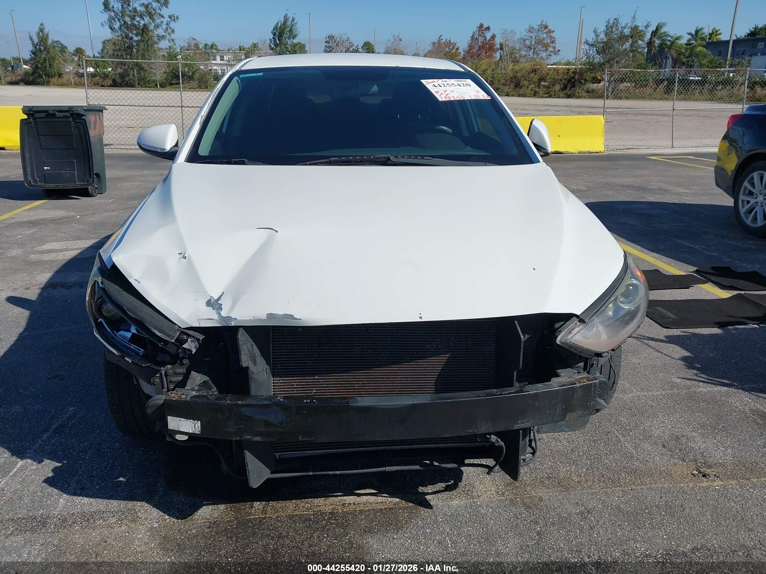 HYUNDAI ELANTRA image 6