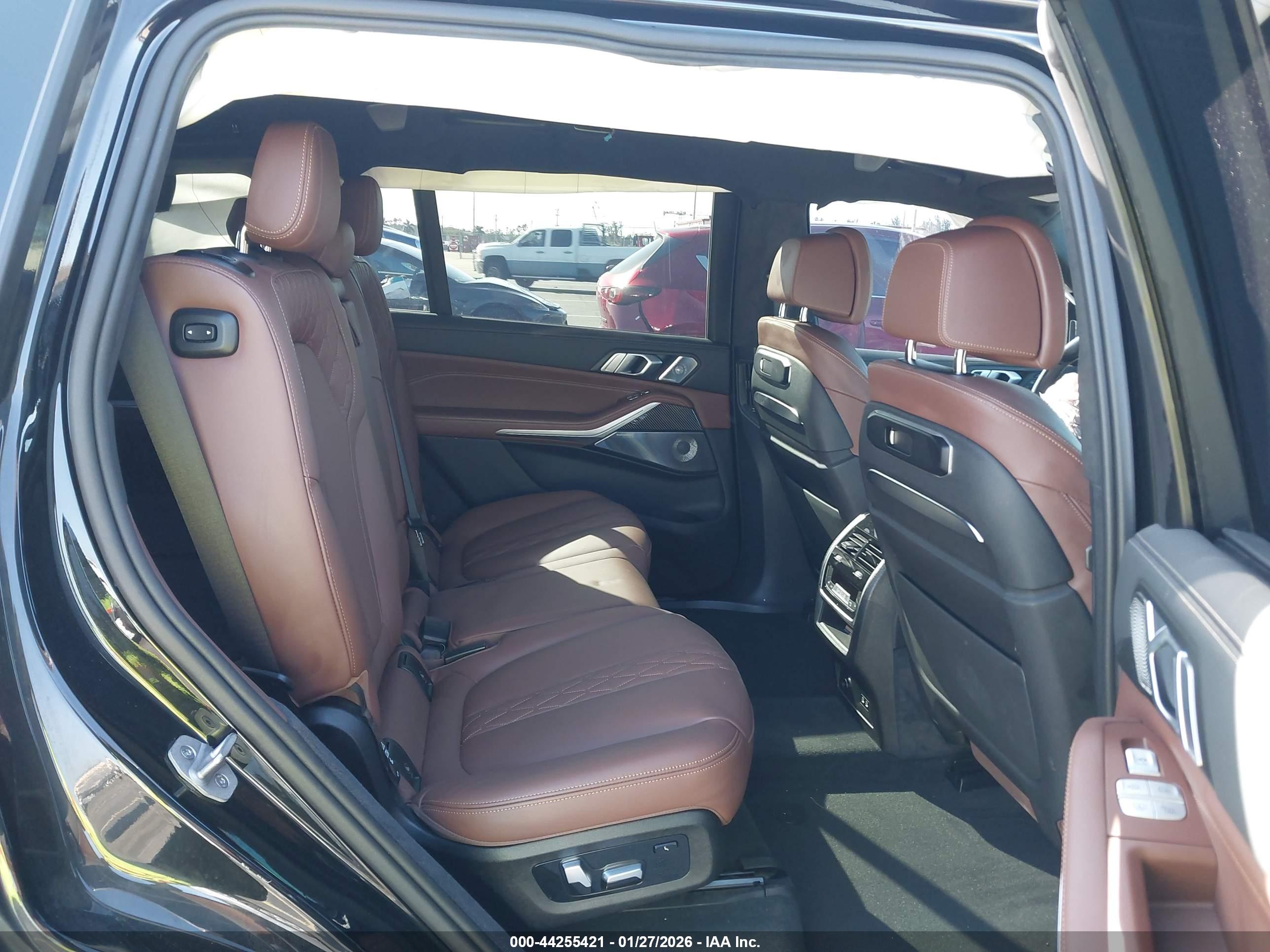 BMW X7 image 8