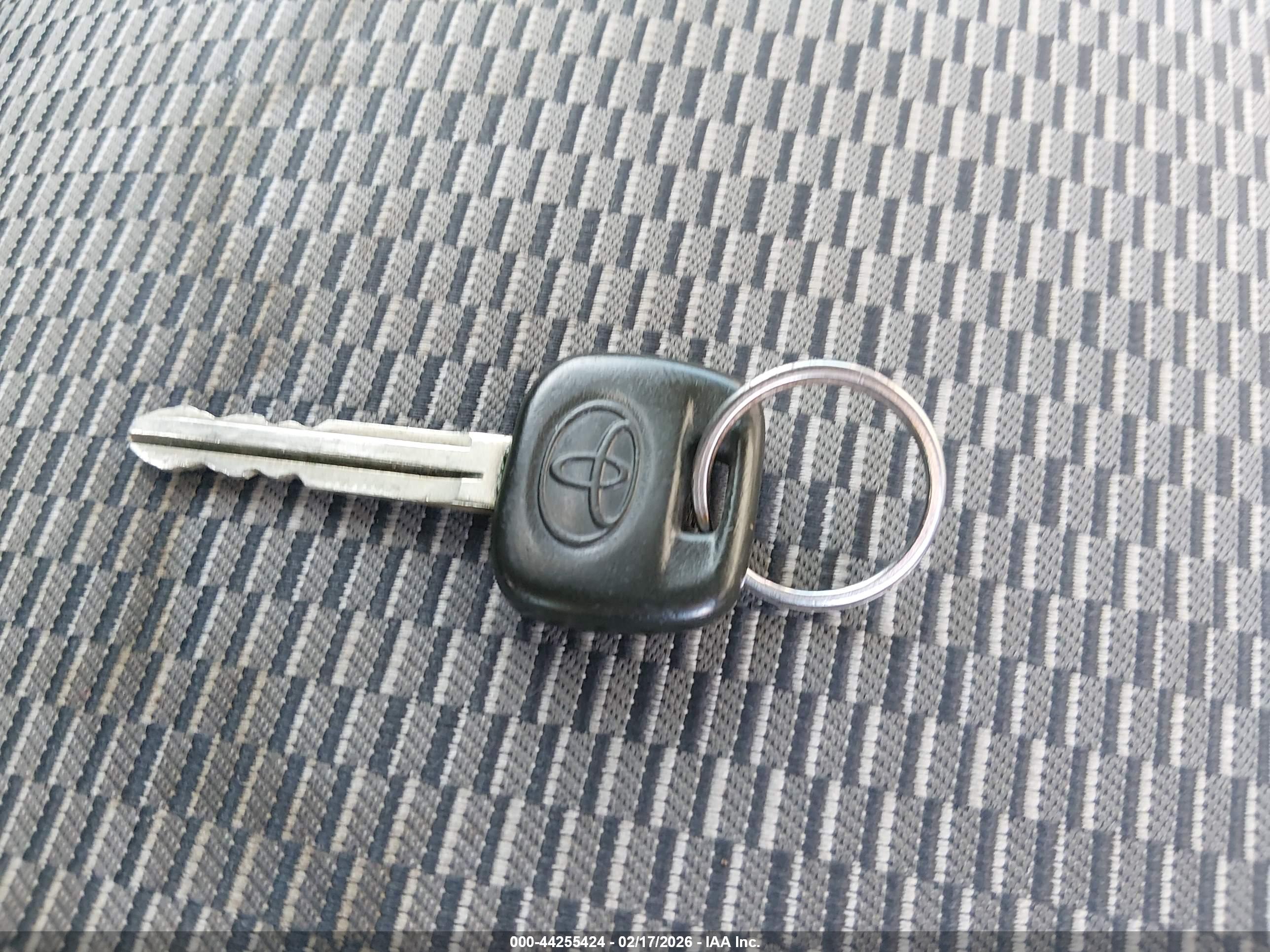 TOYOTA RAV4 image 11