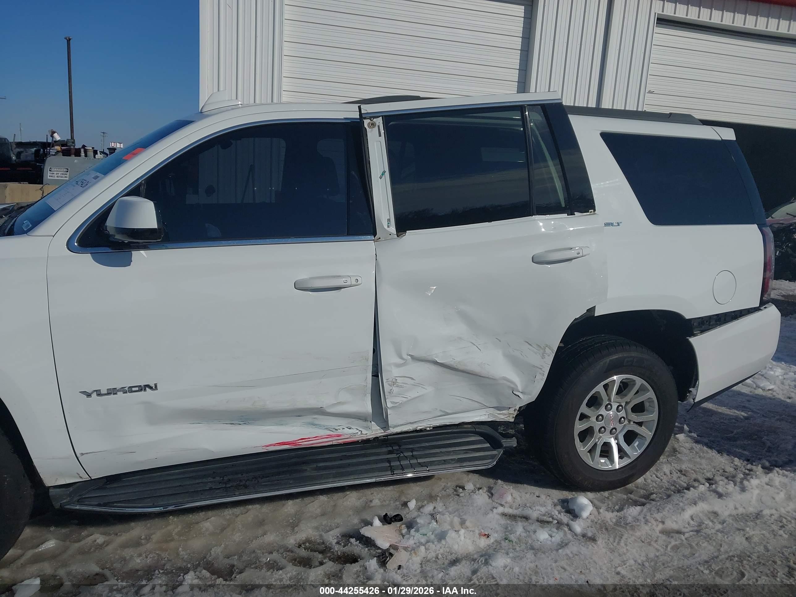 GMC YUKON image 6
