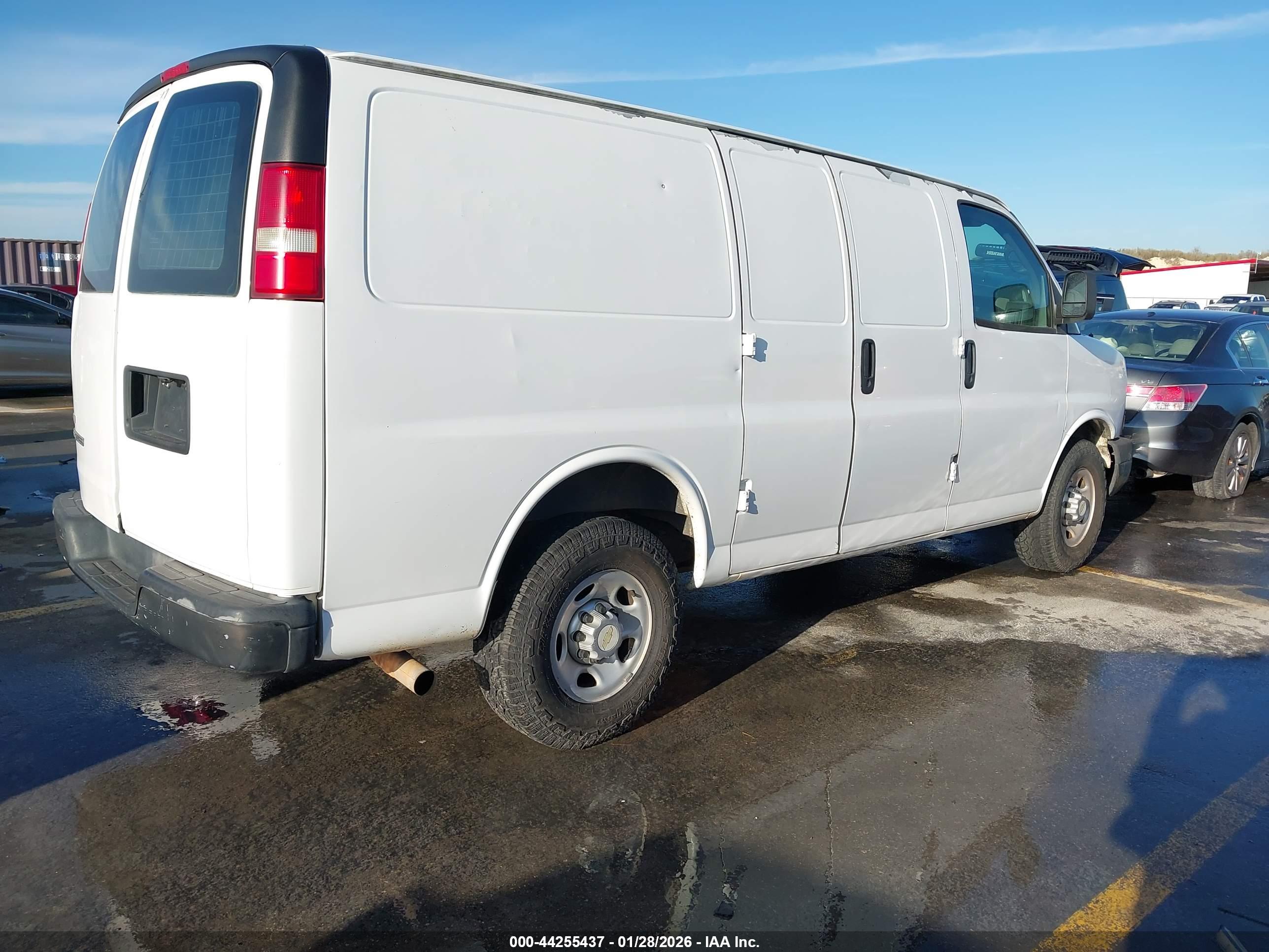 CHEVROLET EXPRESS image 4