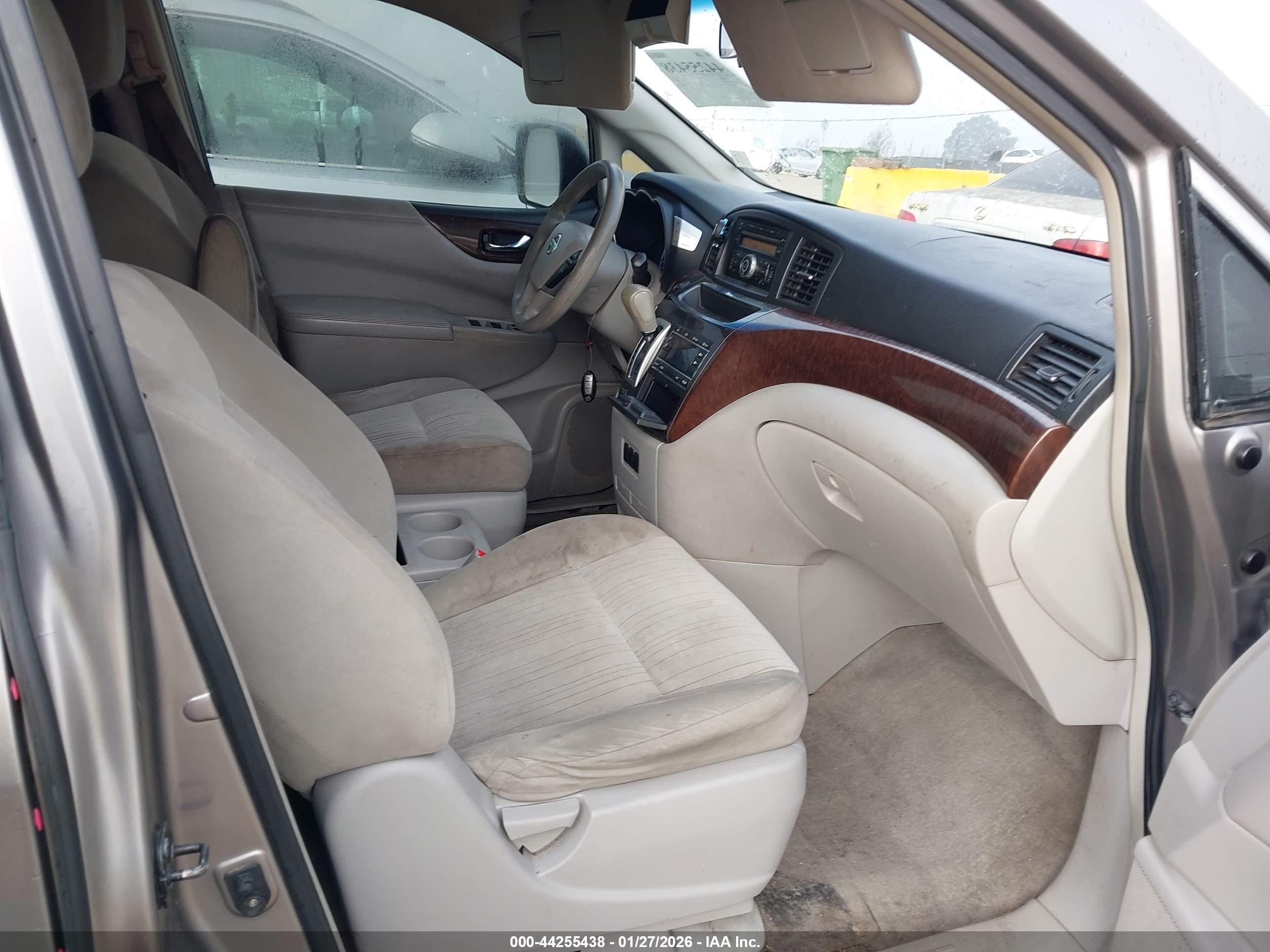 NISSAN QUEST image 5