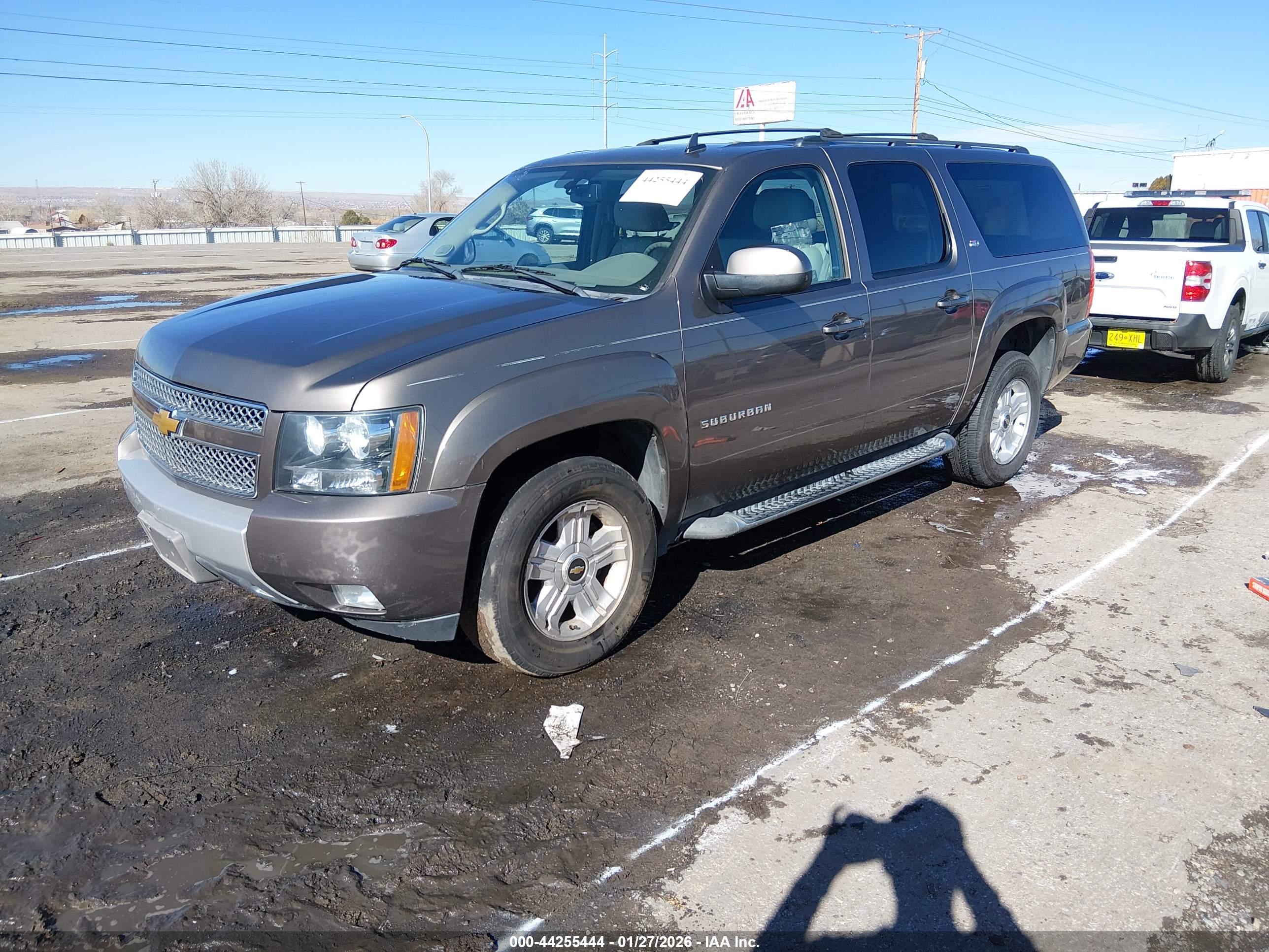 CHEVROLET SUBURBAN image 2
