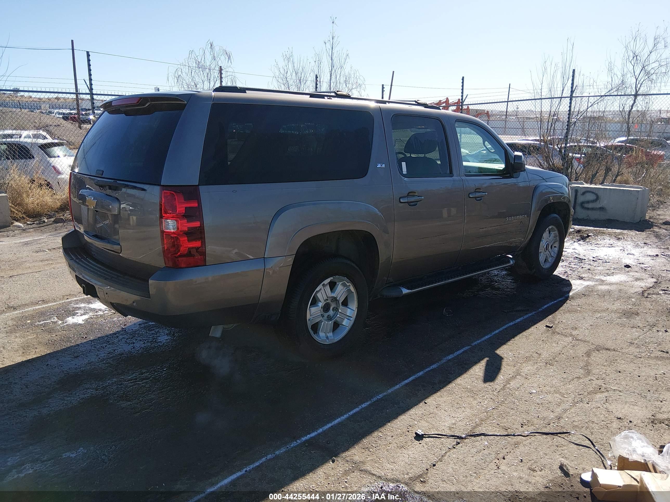CHEVROLET SUBURBAN image 4