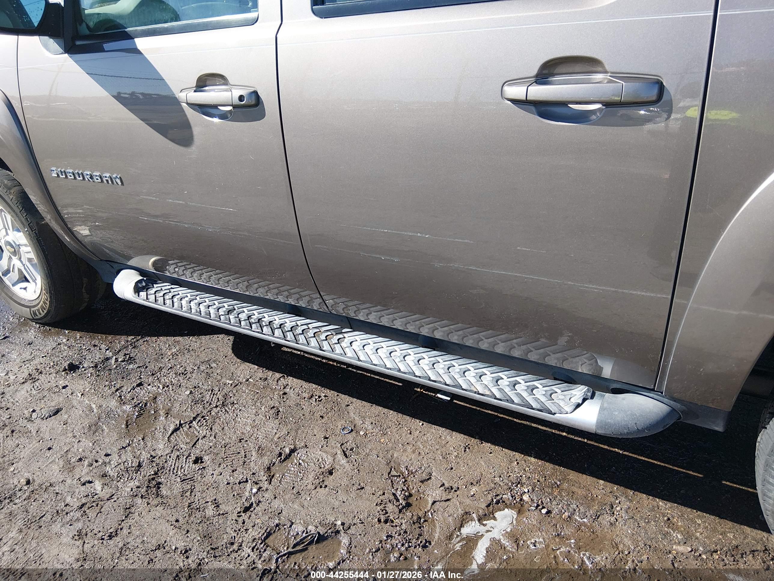 CHEVROLET SUBURBAN image 6
