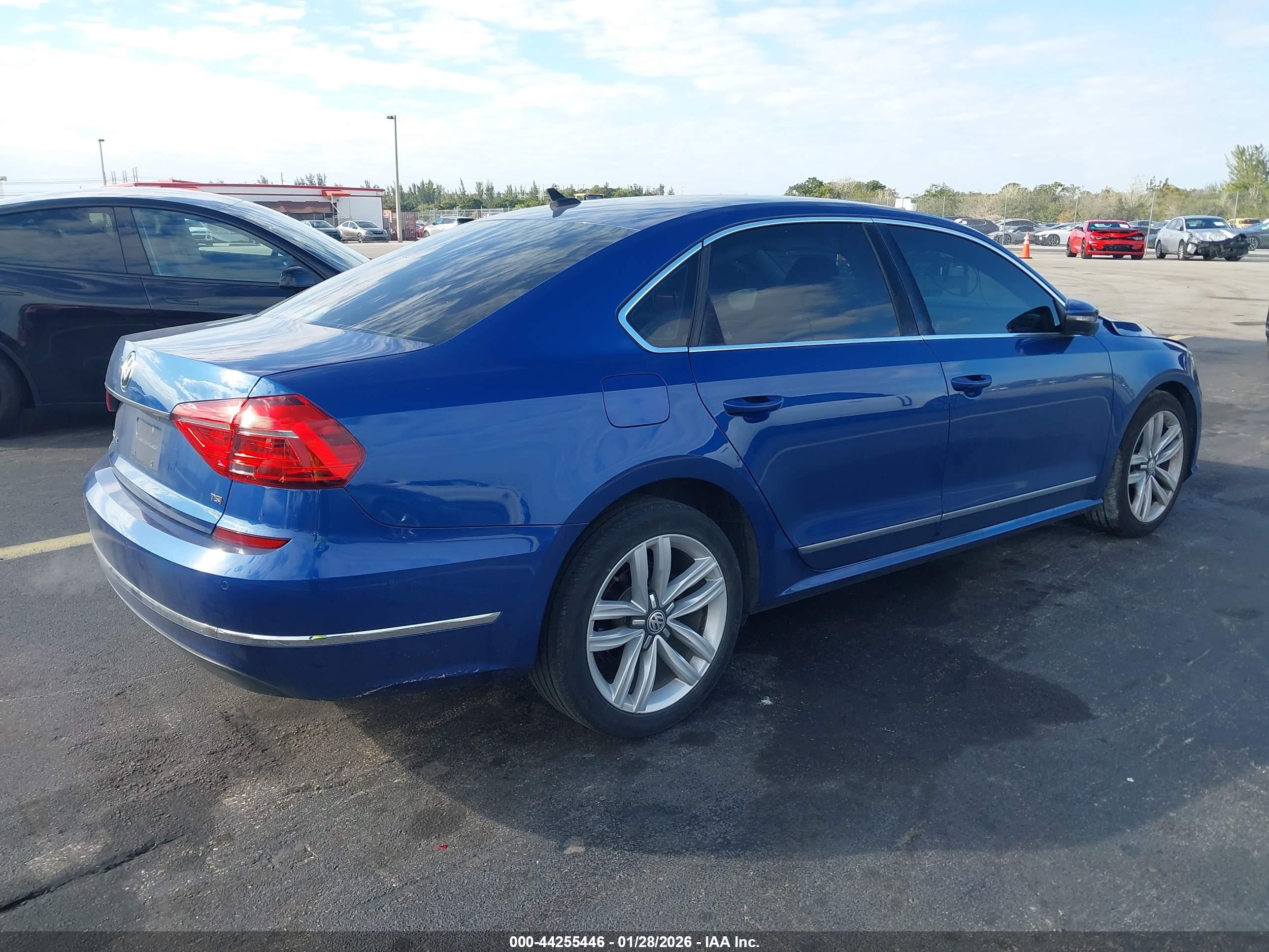 VOLKSWAGEN PASSAT image 4
