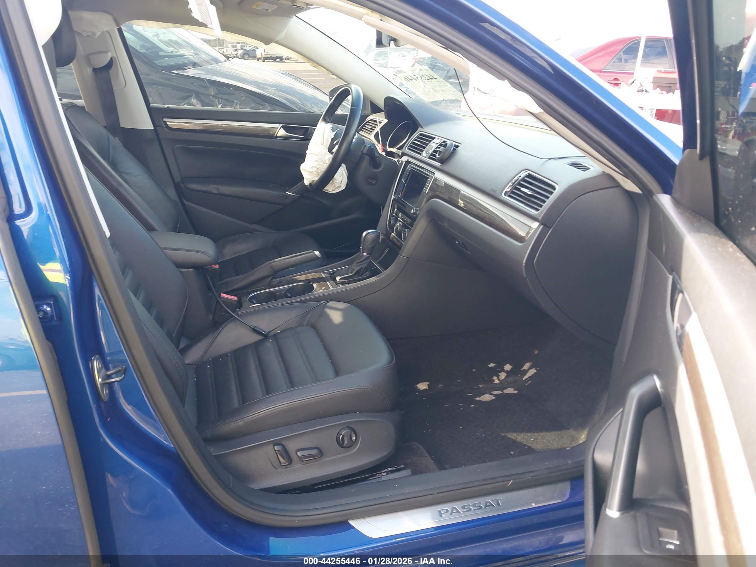 VOLKSWAGEN PASSAT image 5