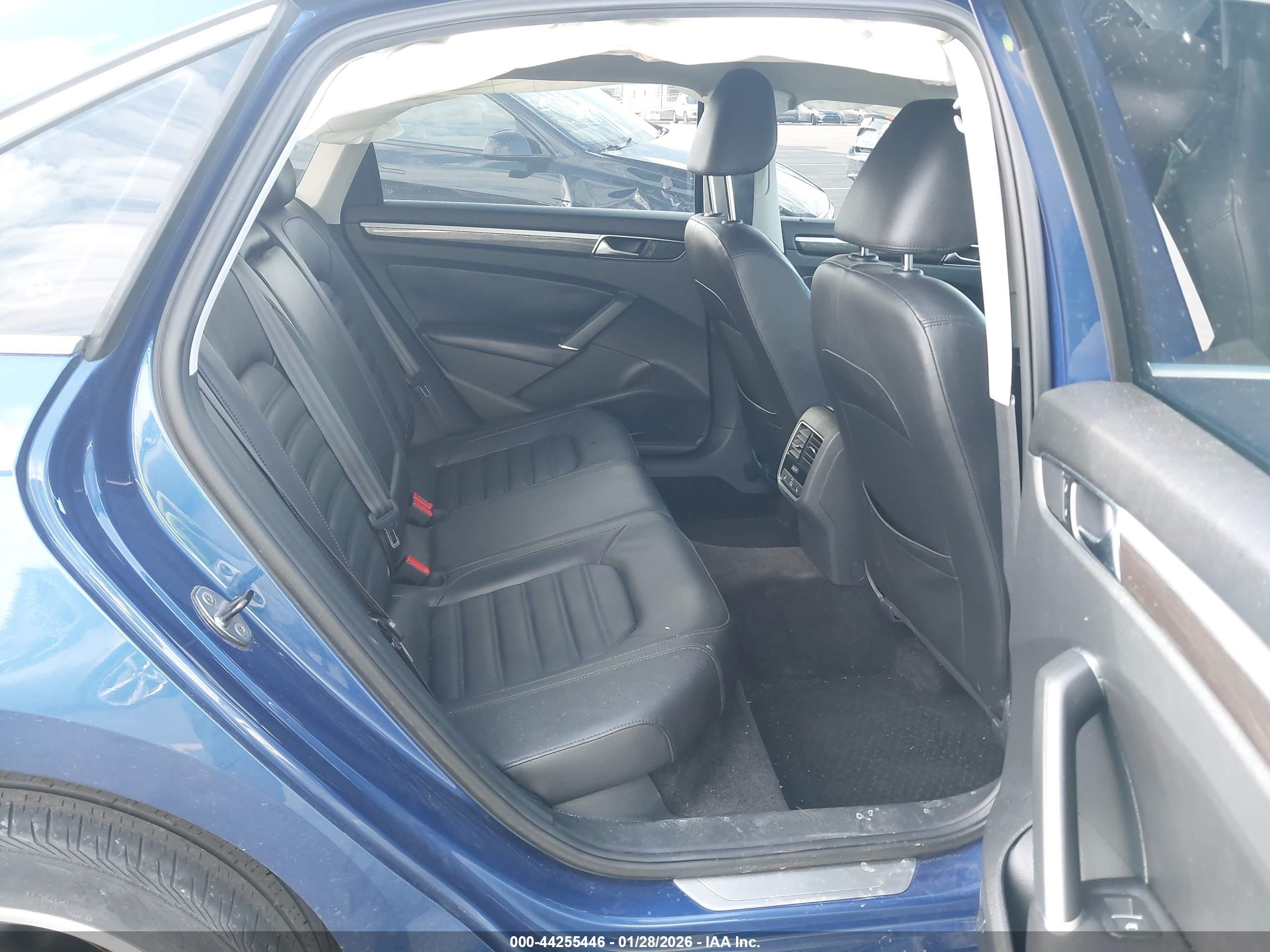VOLKSWAGEN PASSAT image 8
