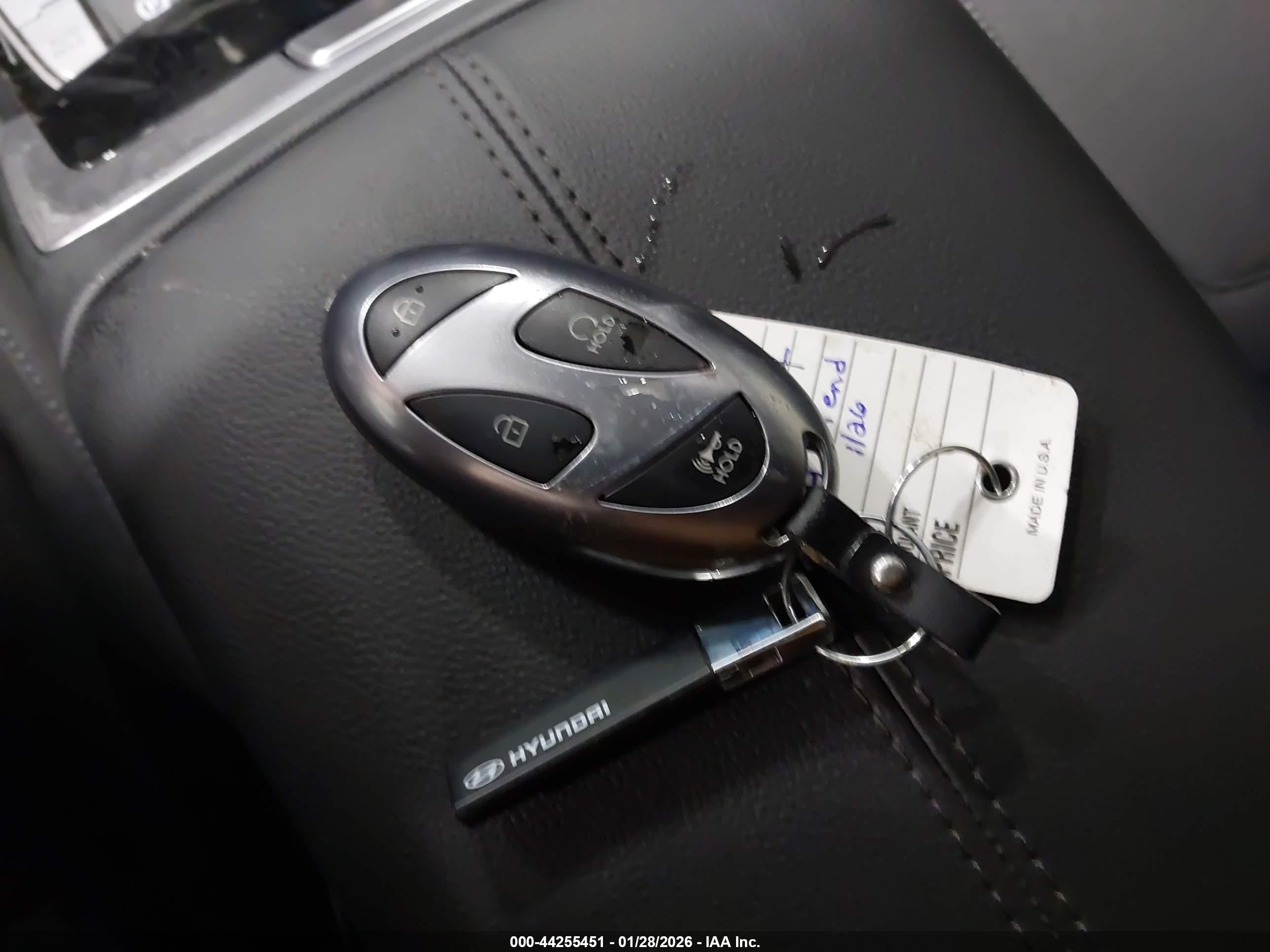 HYUNDAI TUCSON image 11
