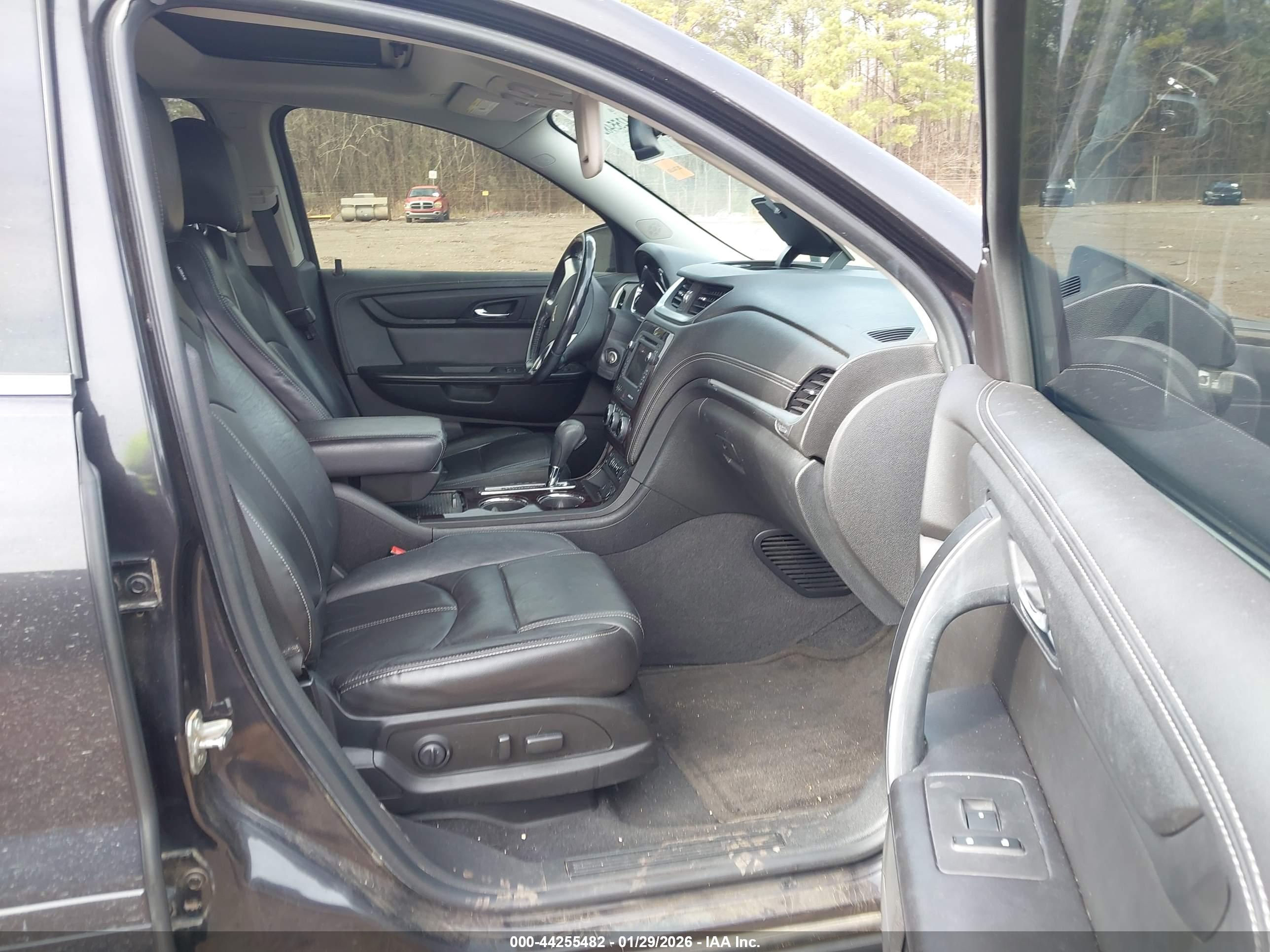 CHEVROLET TRAVERSE image 5