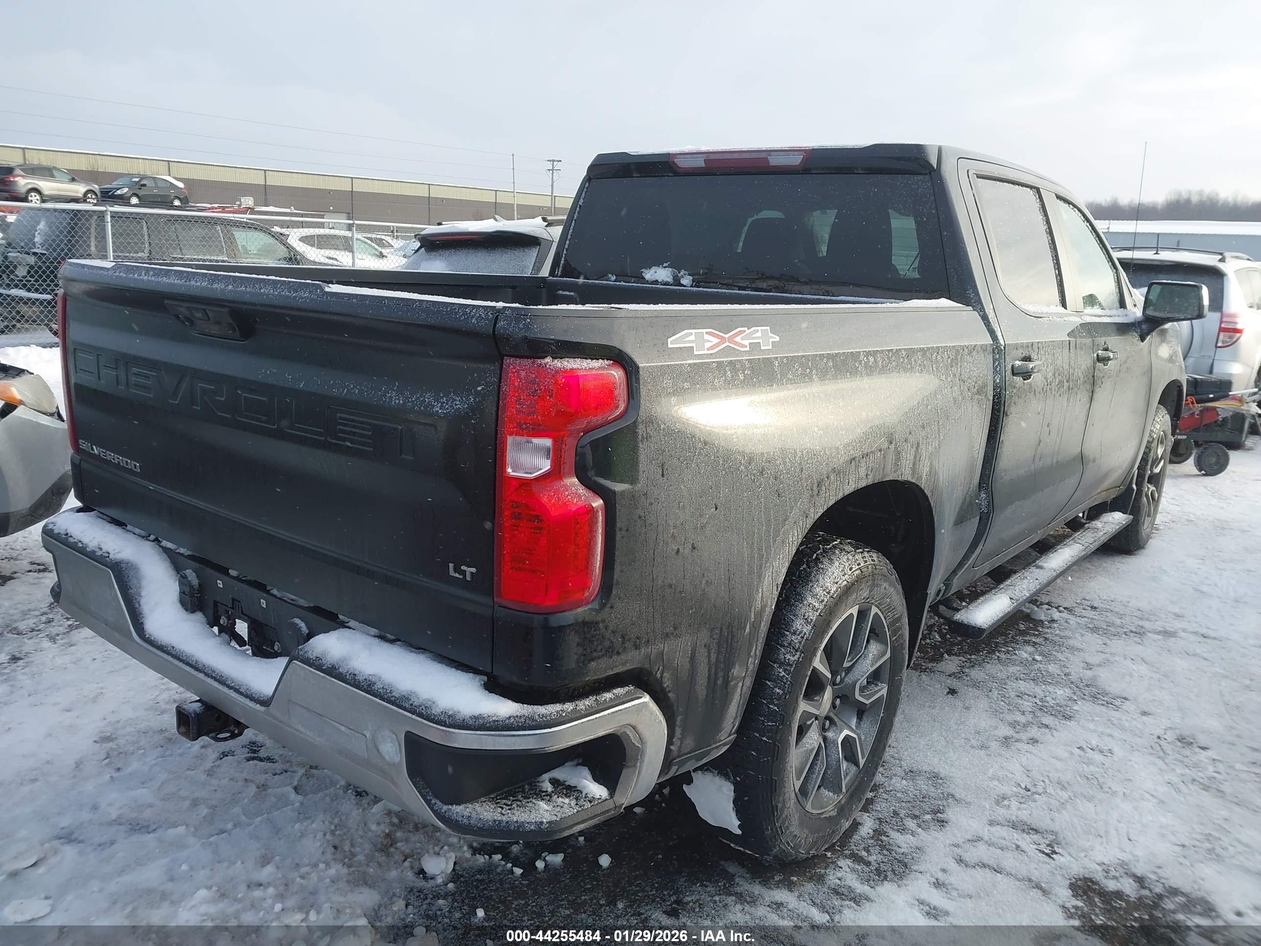 CHEVROLET SILVERADO image 4