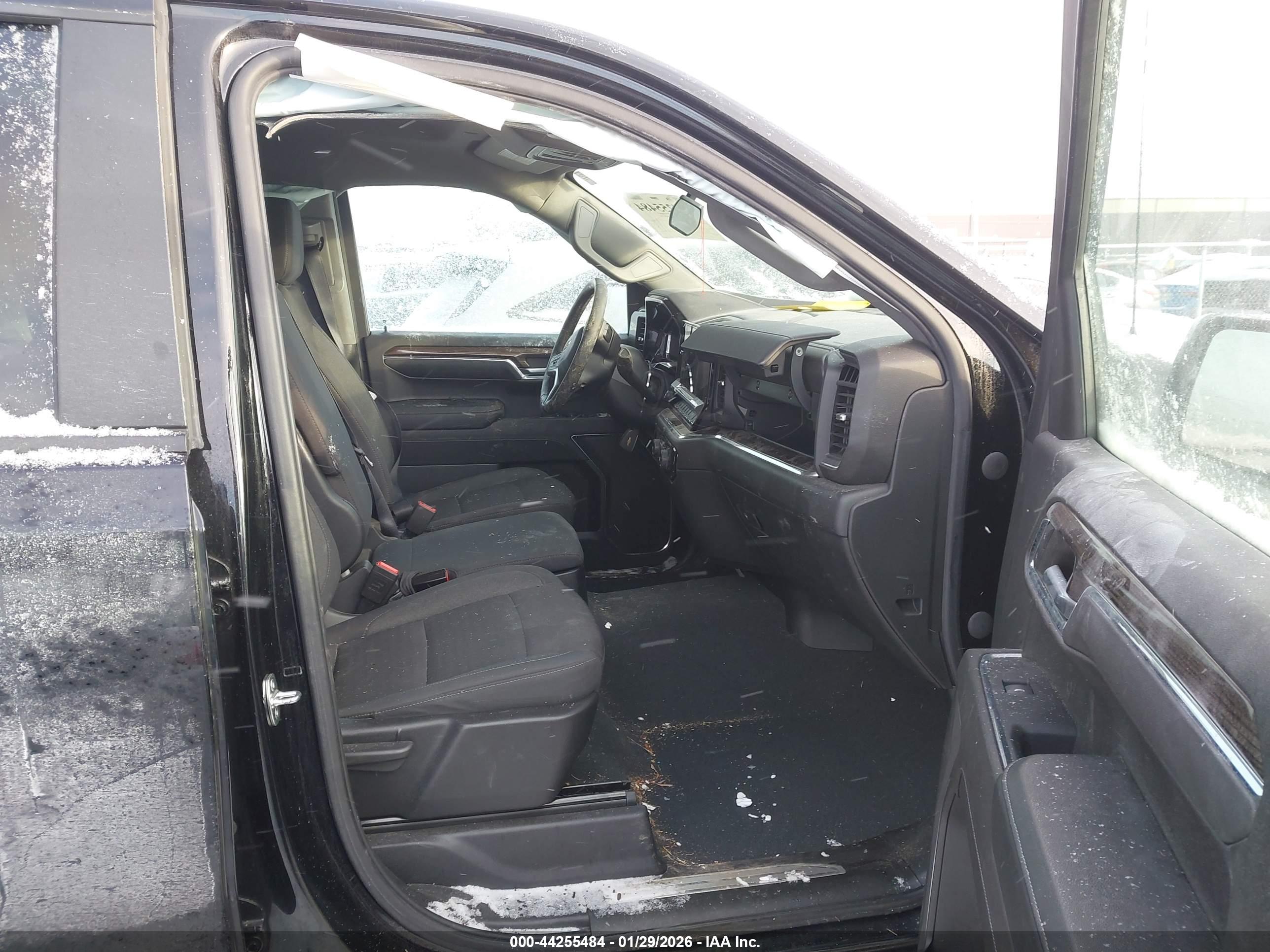 CHEVROLET SILVERADO image 5