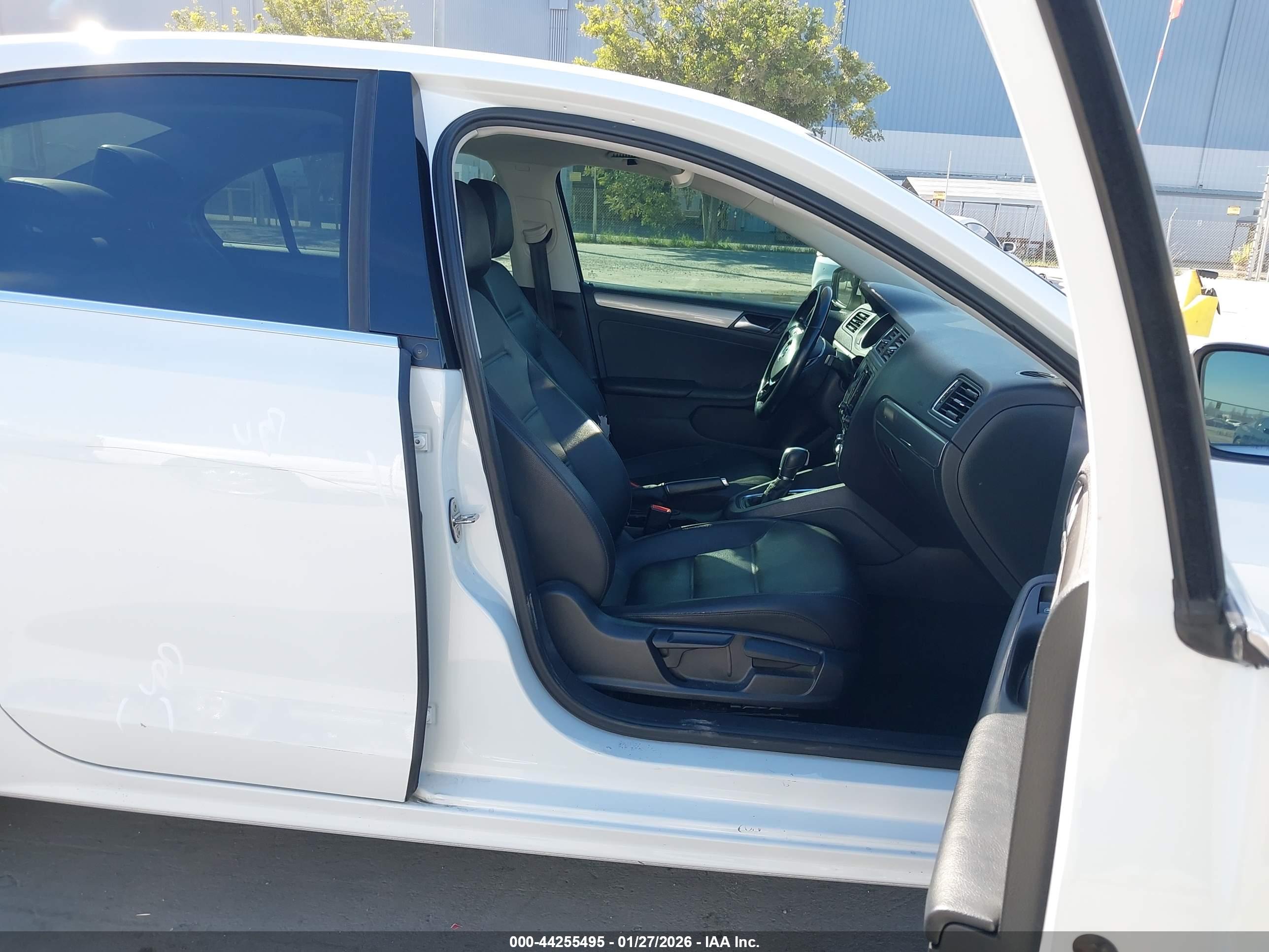 VOLKSWAGEN JETTA image 5
