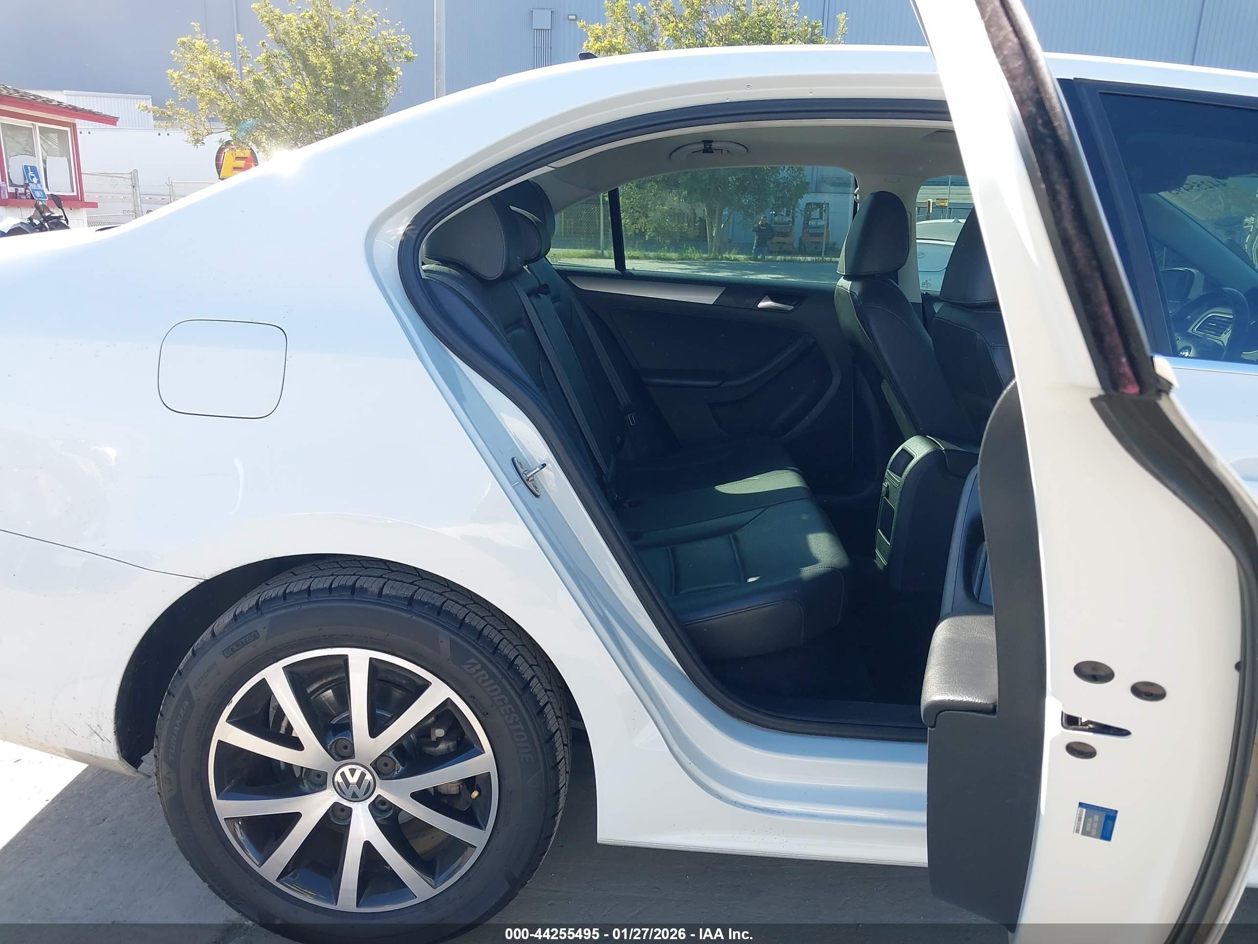 VOLKSWAGEN JETTA image 8