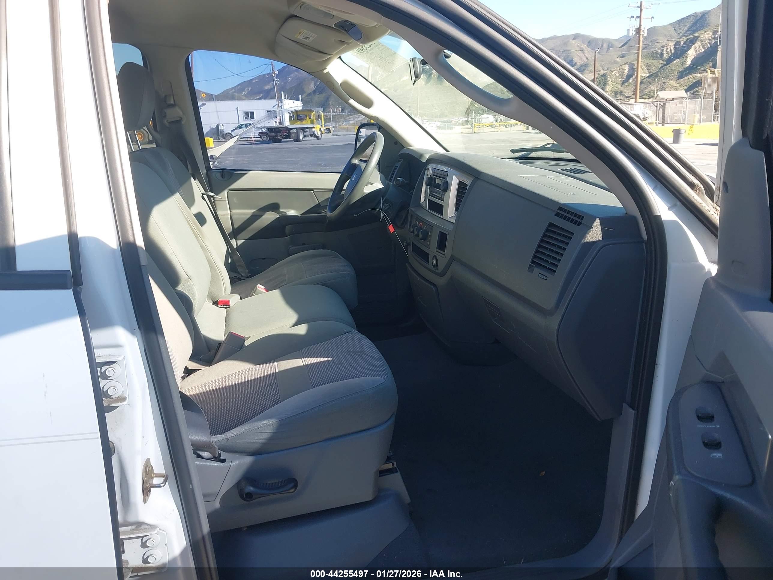 DODGE RAM image 5