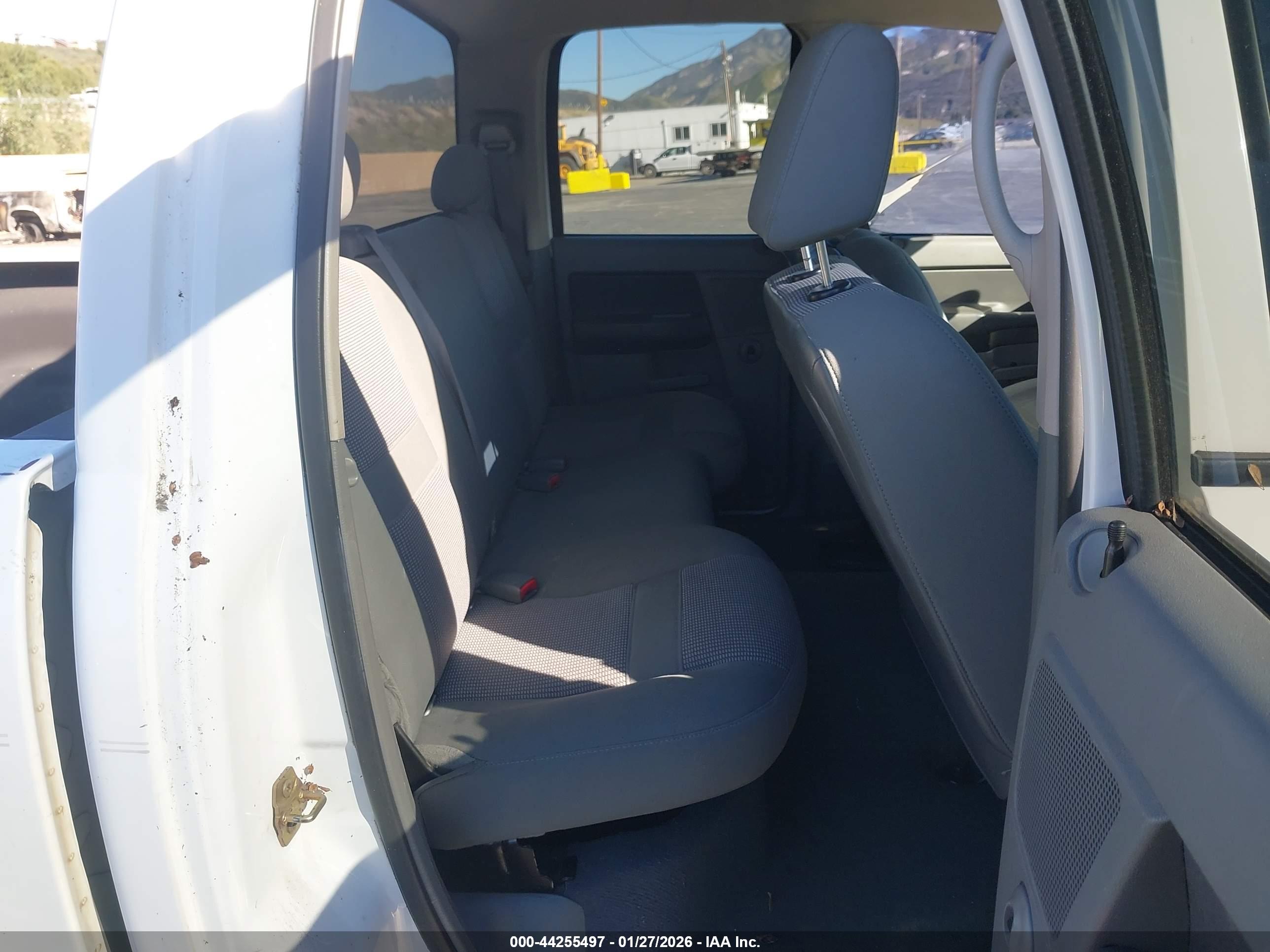 DODGE RAM image 8