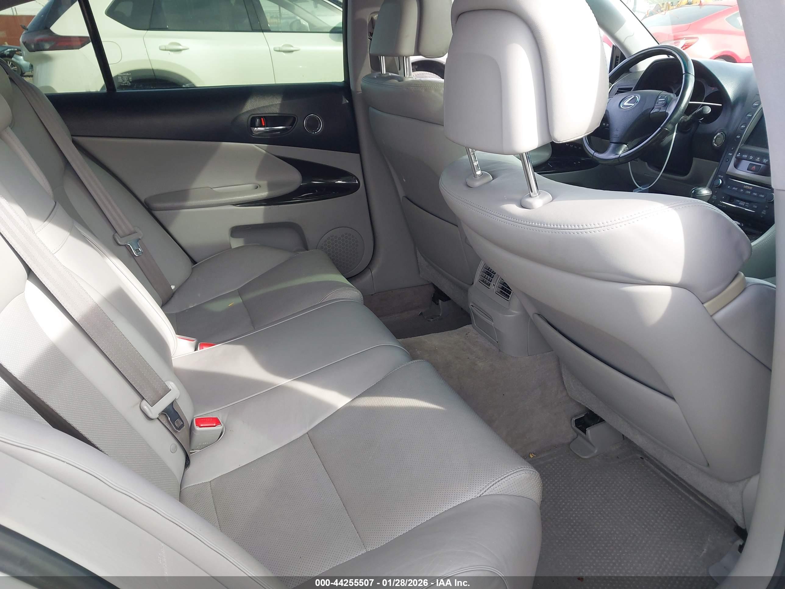 LEXUS GS image 8