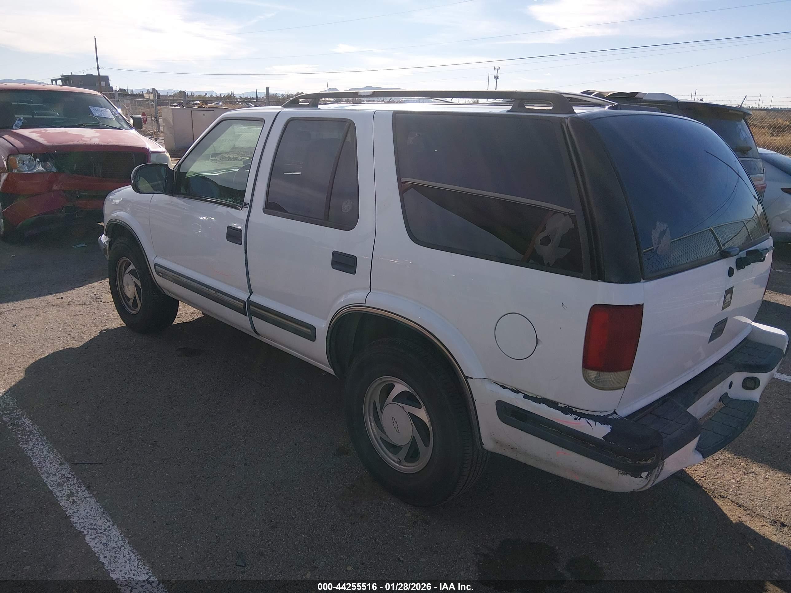 CHEVROLET BLAZER image 3