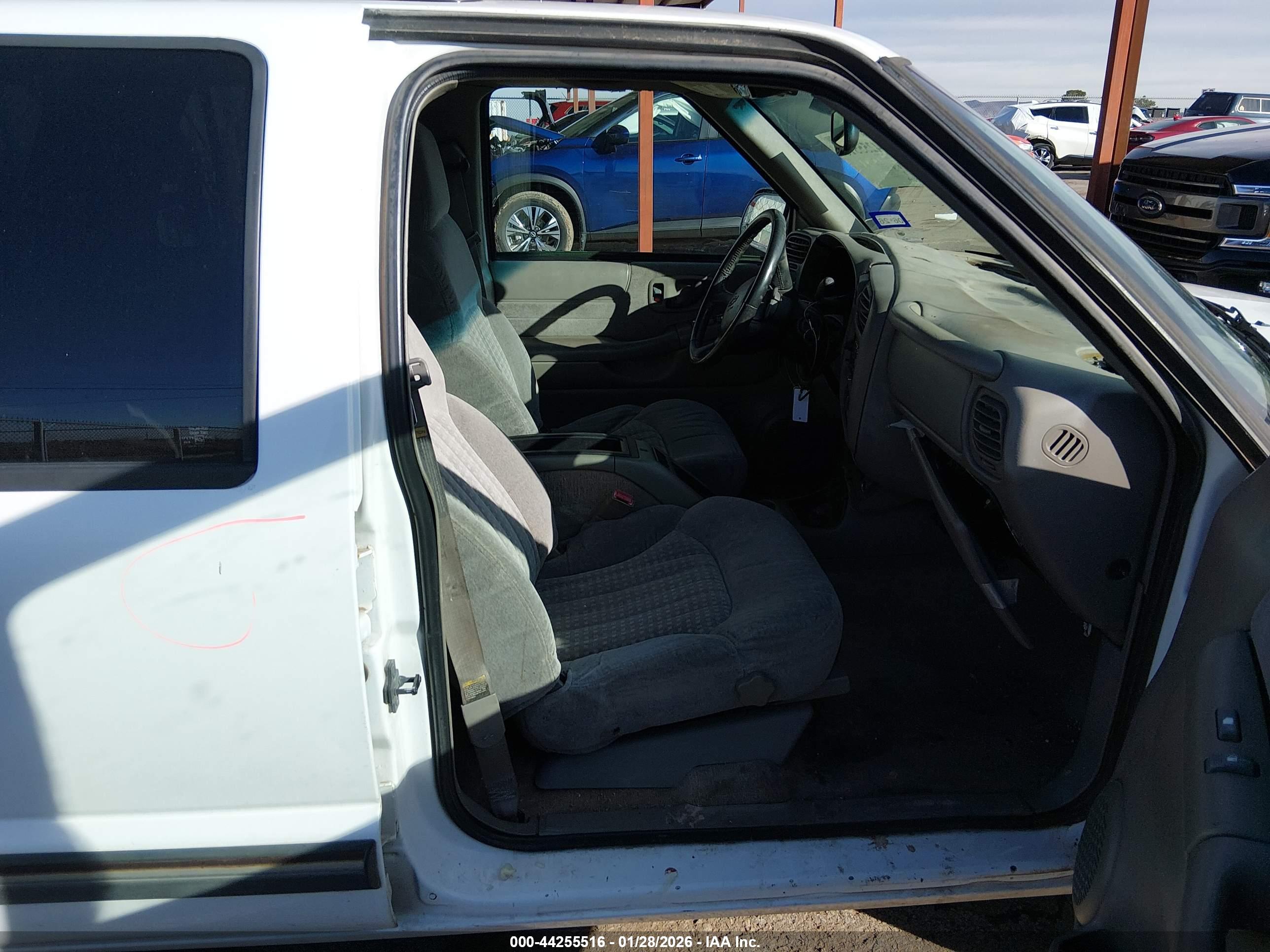 CHEVROLET BLAZER image 5