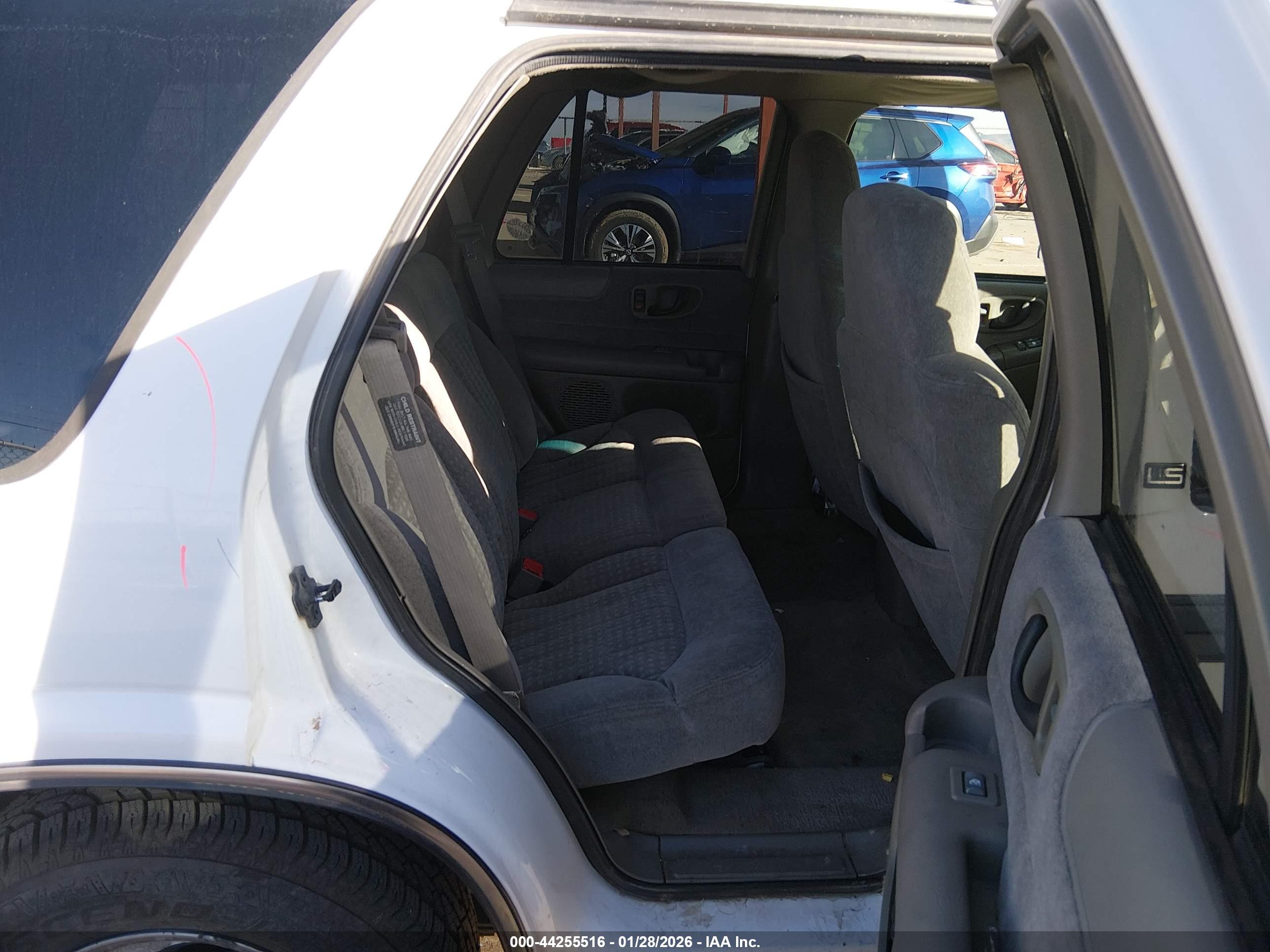 CHEVROLET BLAZER image 8