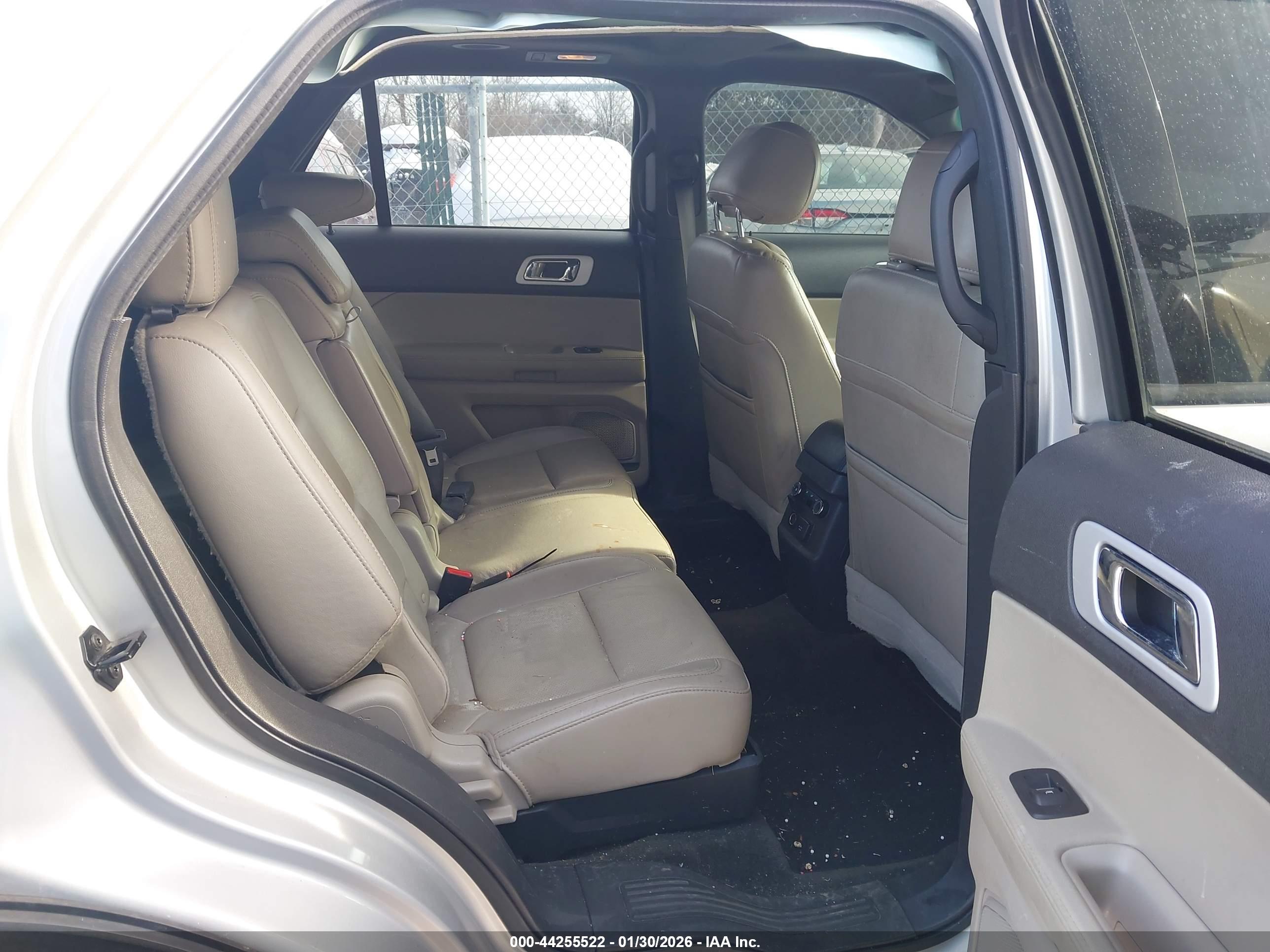 FORD EXPLORER image 8