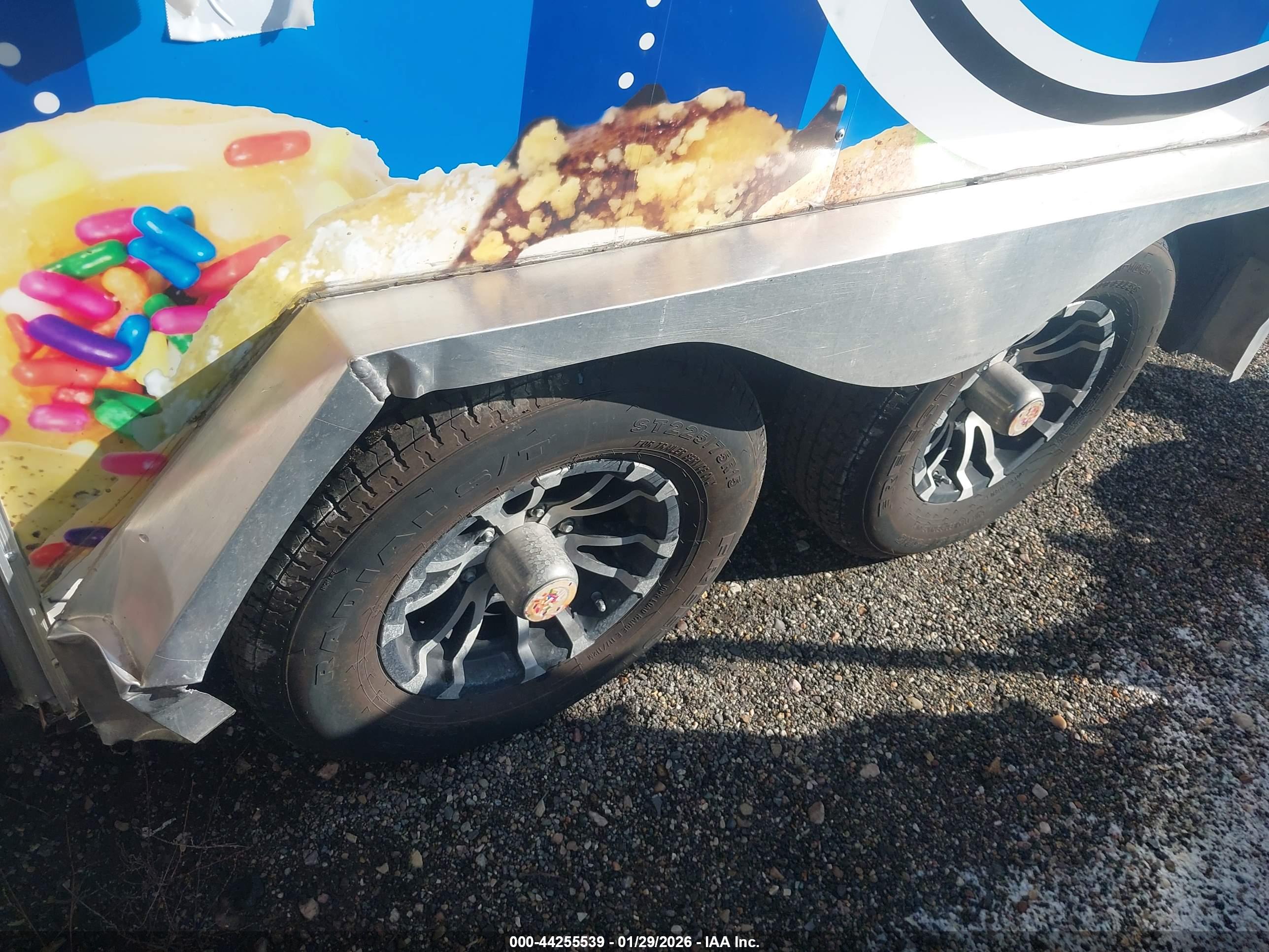 TRAILER FAT image 7