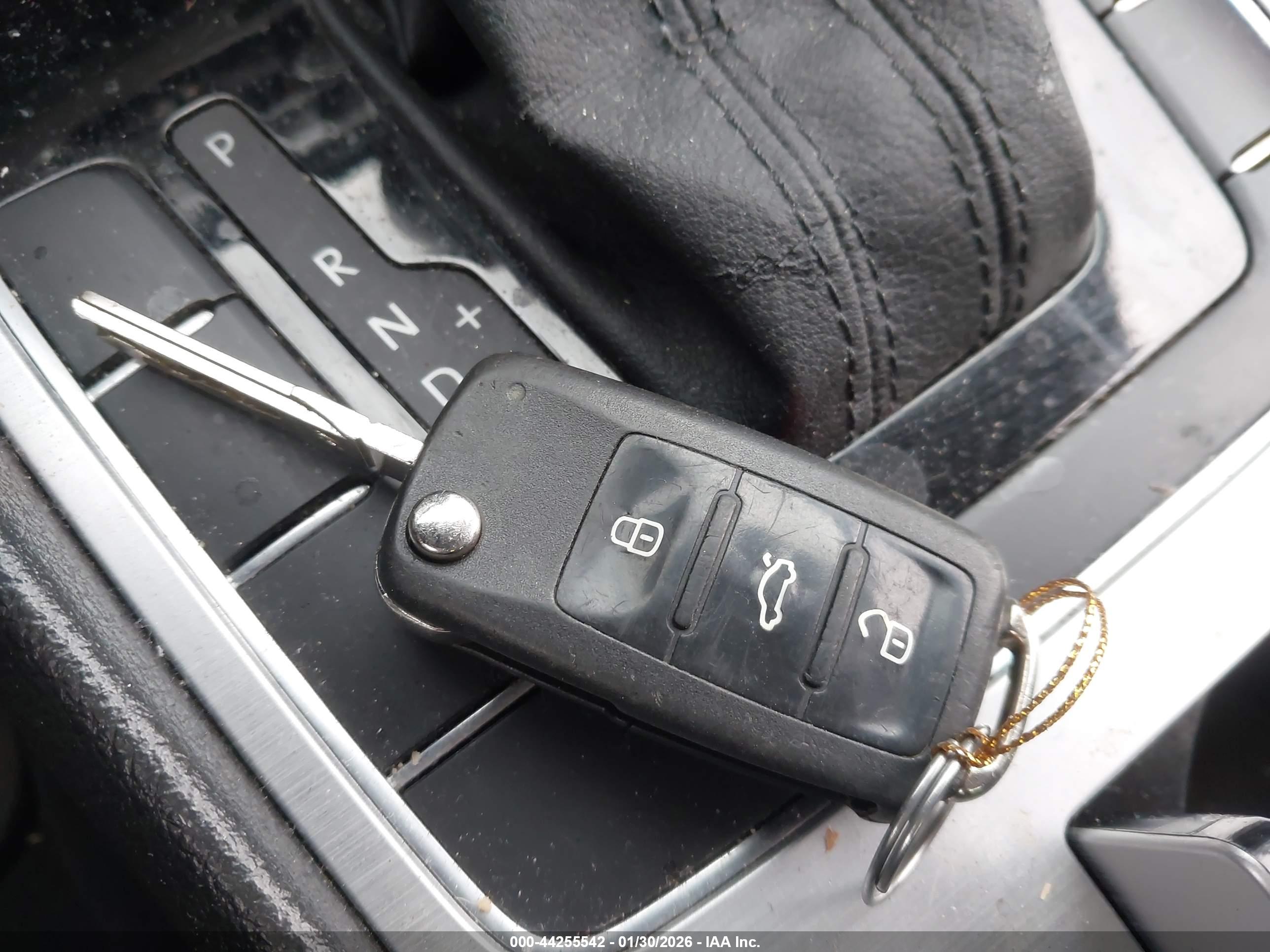 VOLKSWAGEN PASSAT image 11