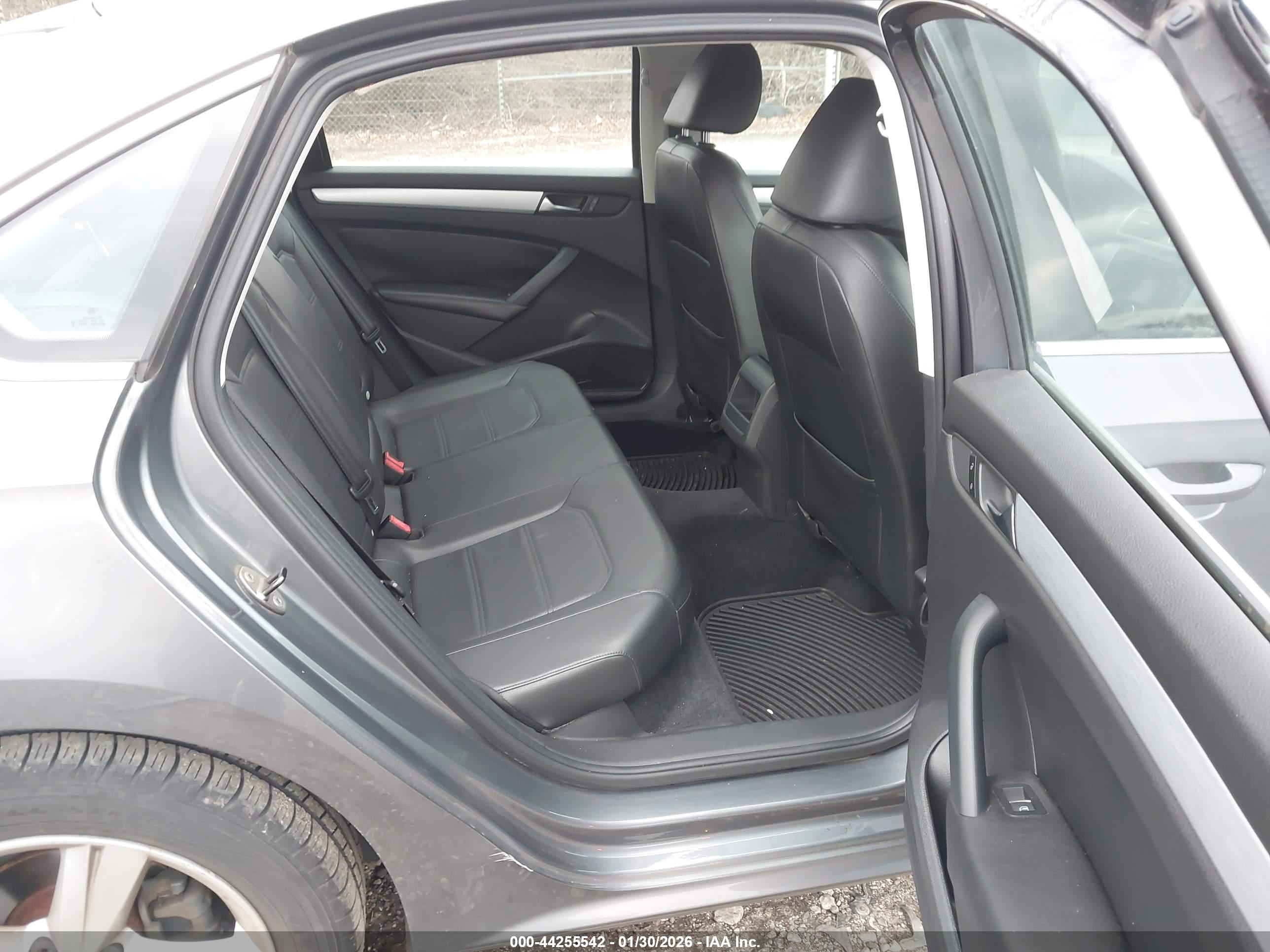 VOLKSWAGEN PASSAT image 8