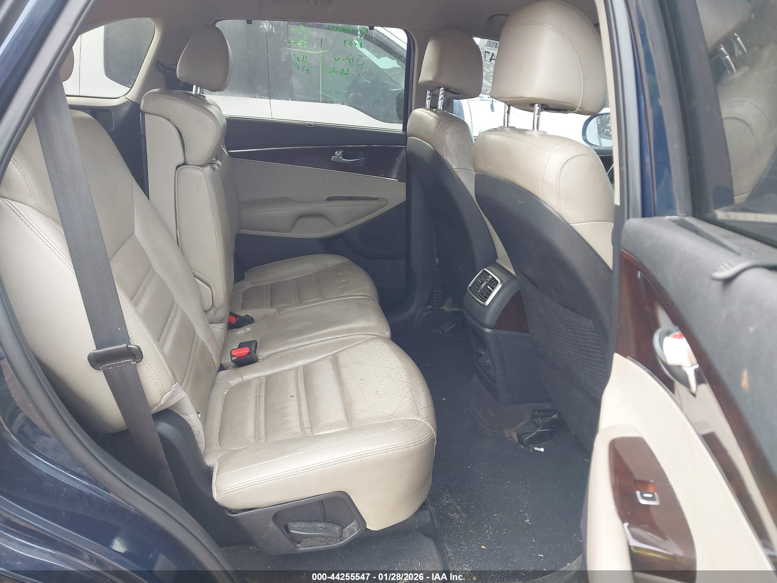 KIA SORENTO image 8