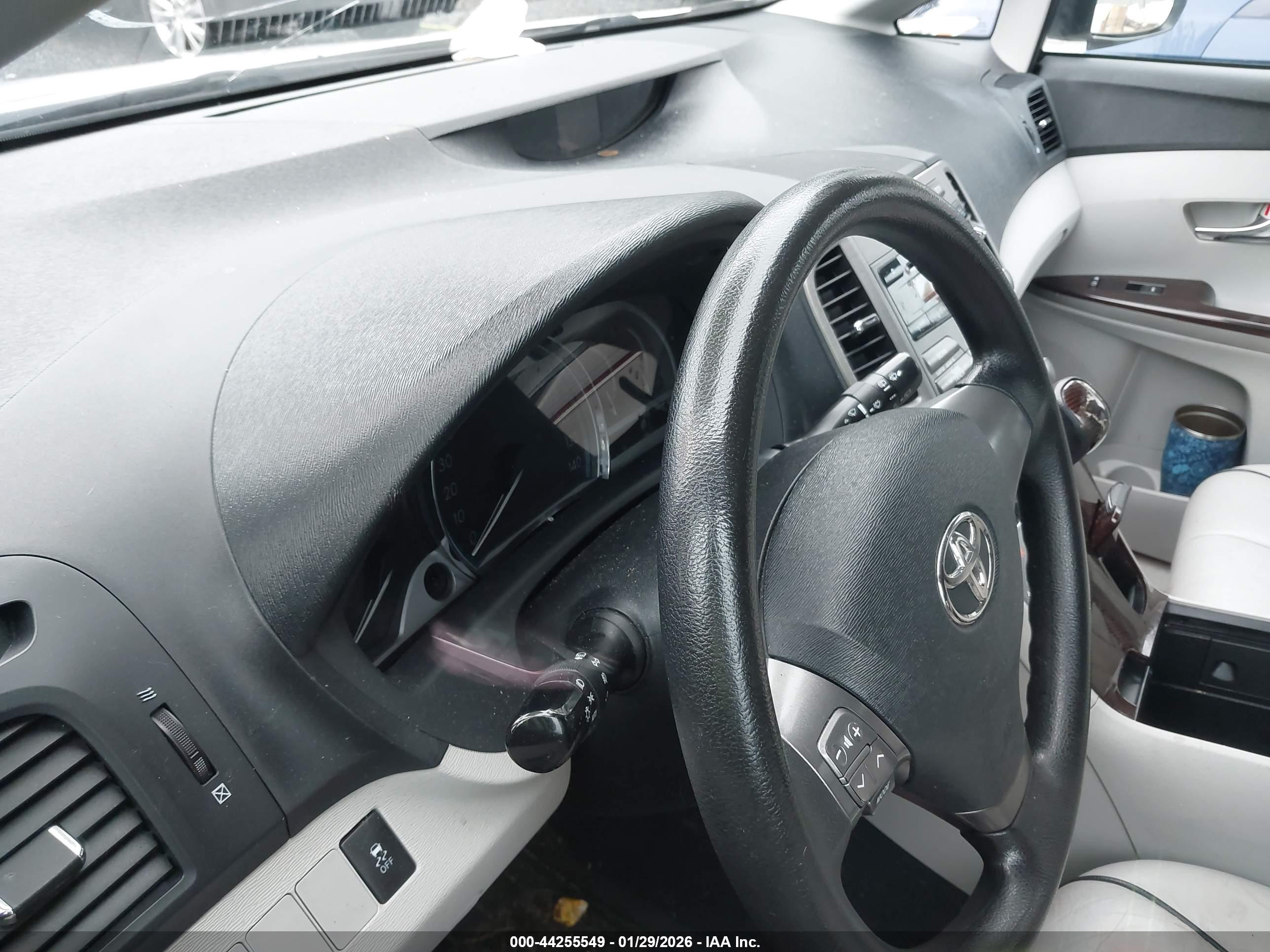 TOYOTA VENZA image 7